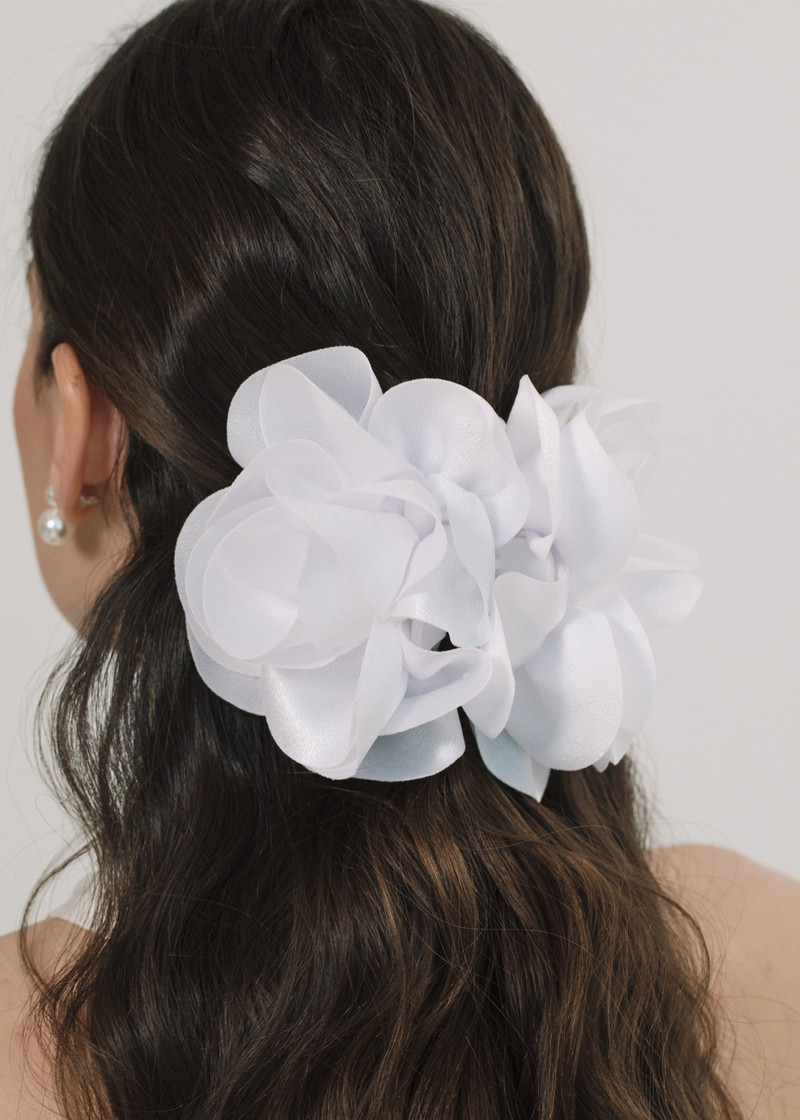 Jennifer Behr Carly Jaw Clip outlook