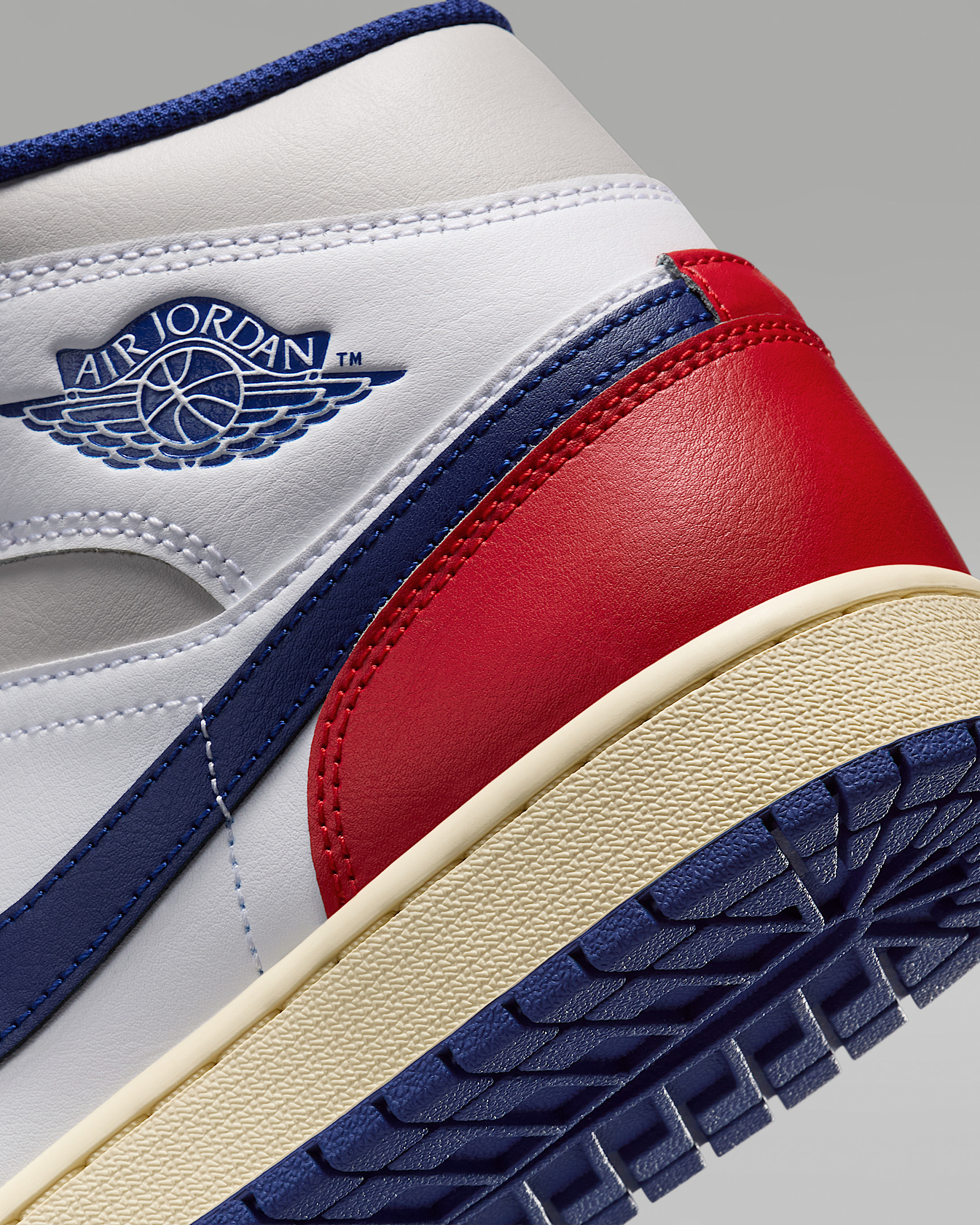 Air Jordan 1 Mid Men's Shoes - 8
