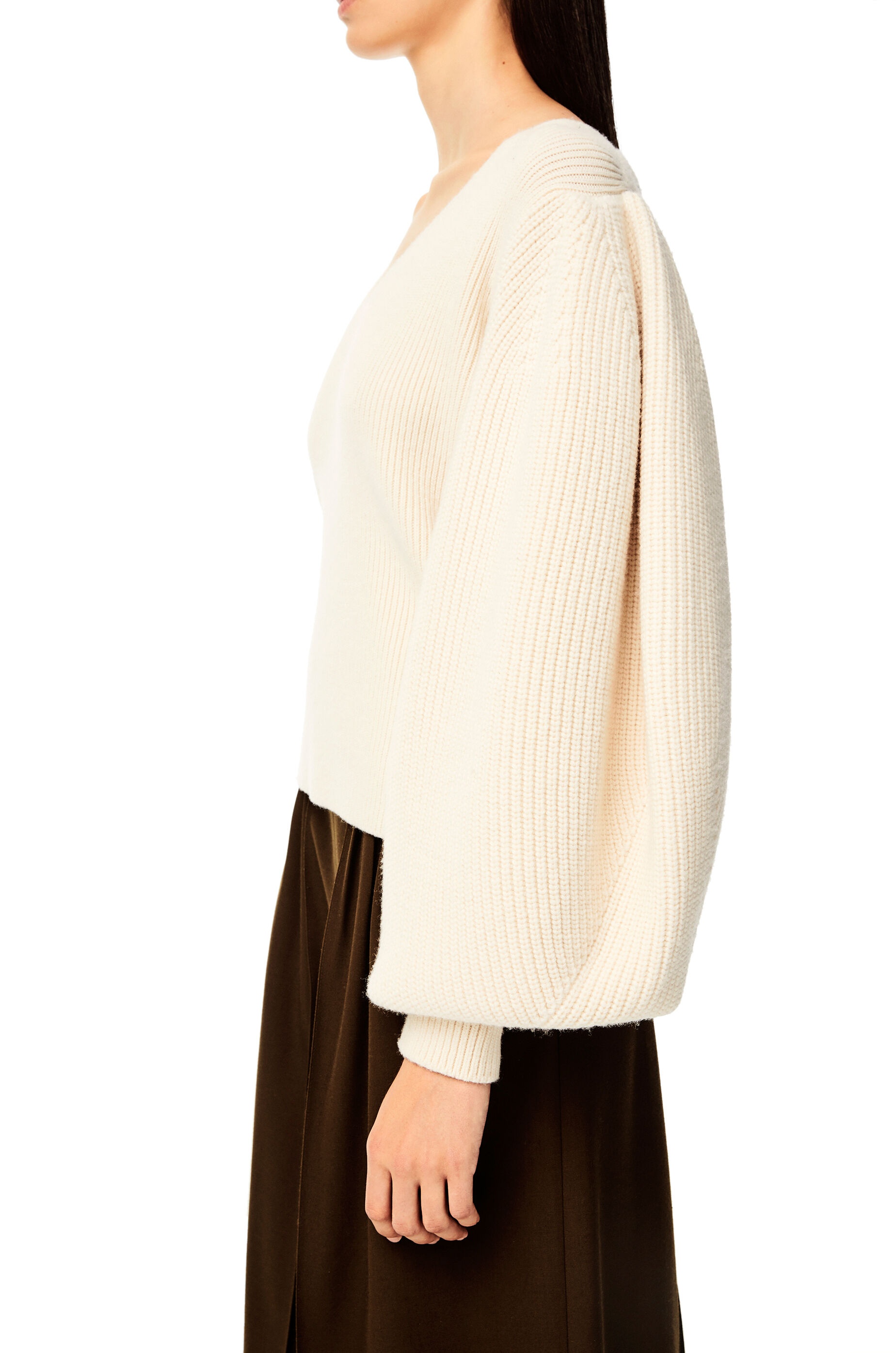 Balloon sleeve V-neck sweater in wool - 5