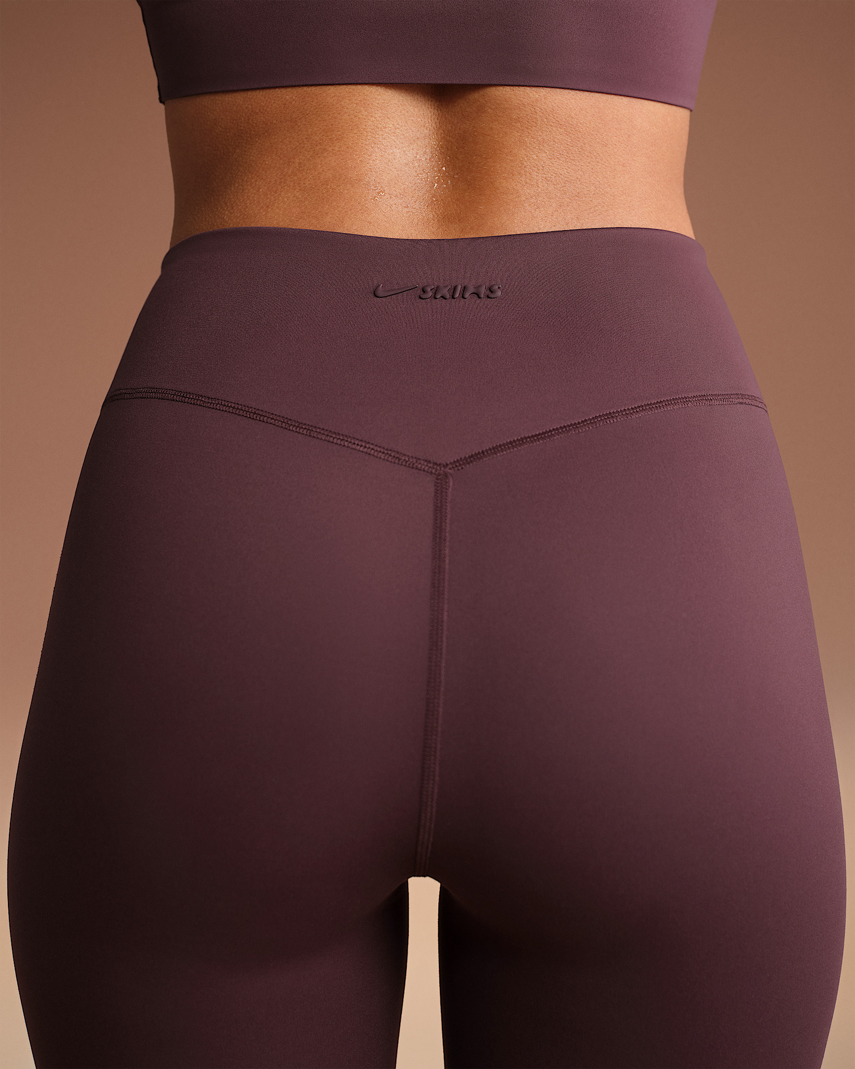NikeSKIMS Matte Women's High-Waisted Slim Flared Leggings - 6