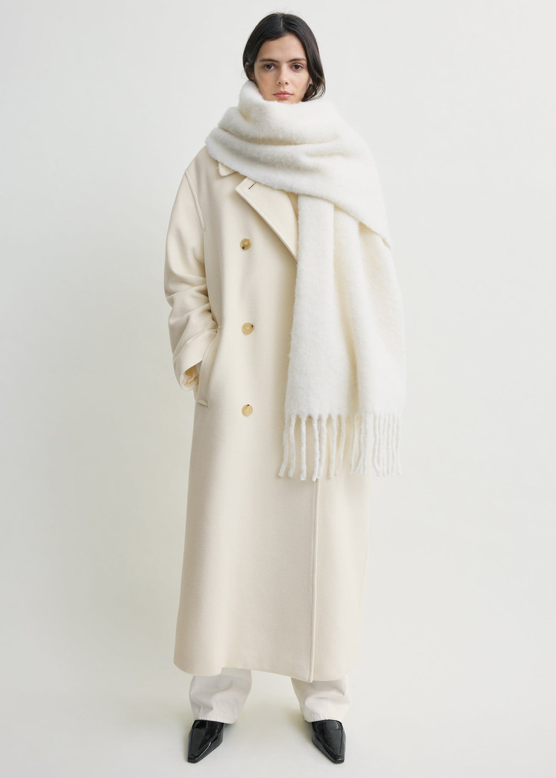 TOTEME Fuzzy scarf off-white outlook