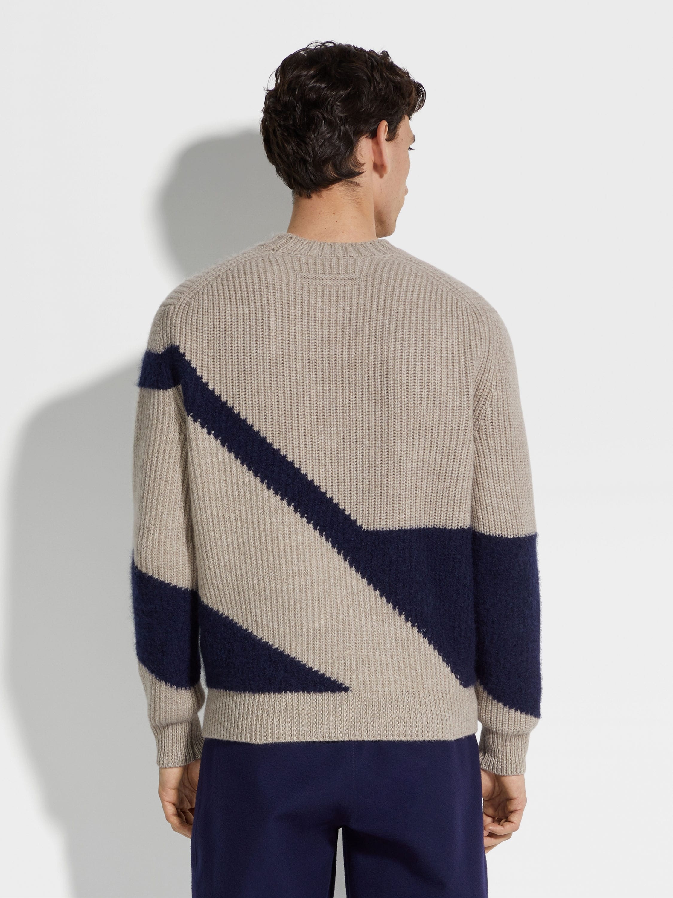 LIGHT TAUPE AND INK BLUE CASHMERE AND SILK CREWNECK - 5