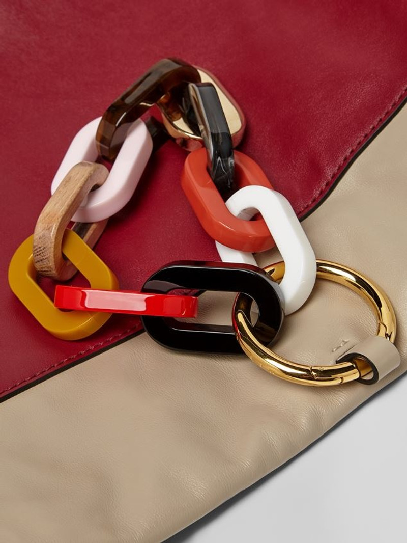 SMOOTH CALFSKIN CLUTCH WITH MULTI-COLOURED RESIN CHAIN 4