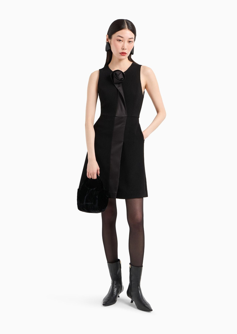 Handbag in textured velvet with chain strap 6