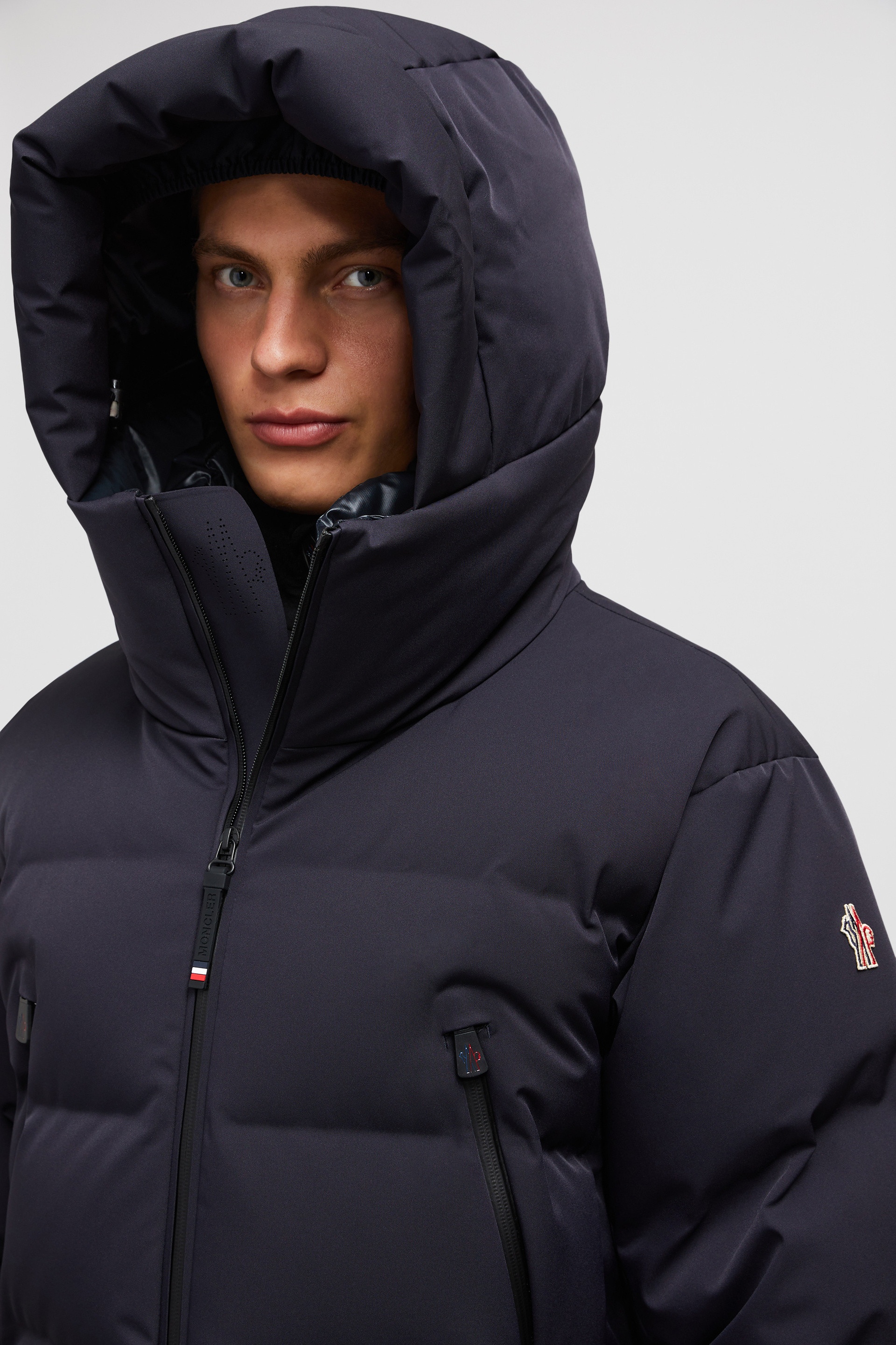 MONCLER GRENOBLE フード付きジャケット 黒 MONCLER GRENOBLE (モンクレール グルノーブル) フード