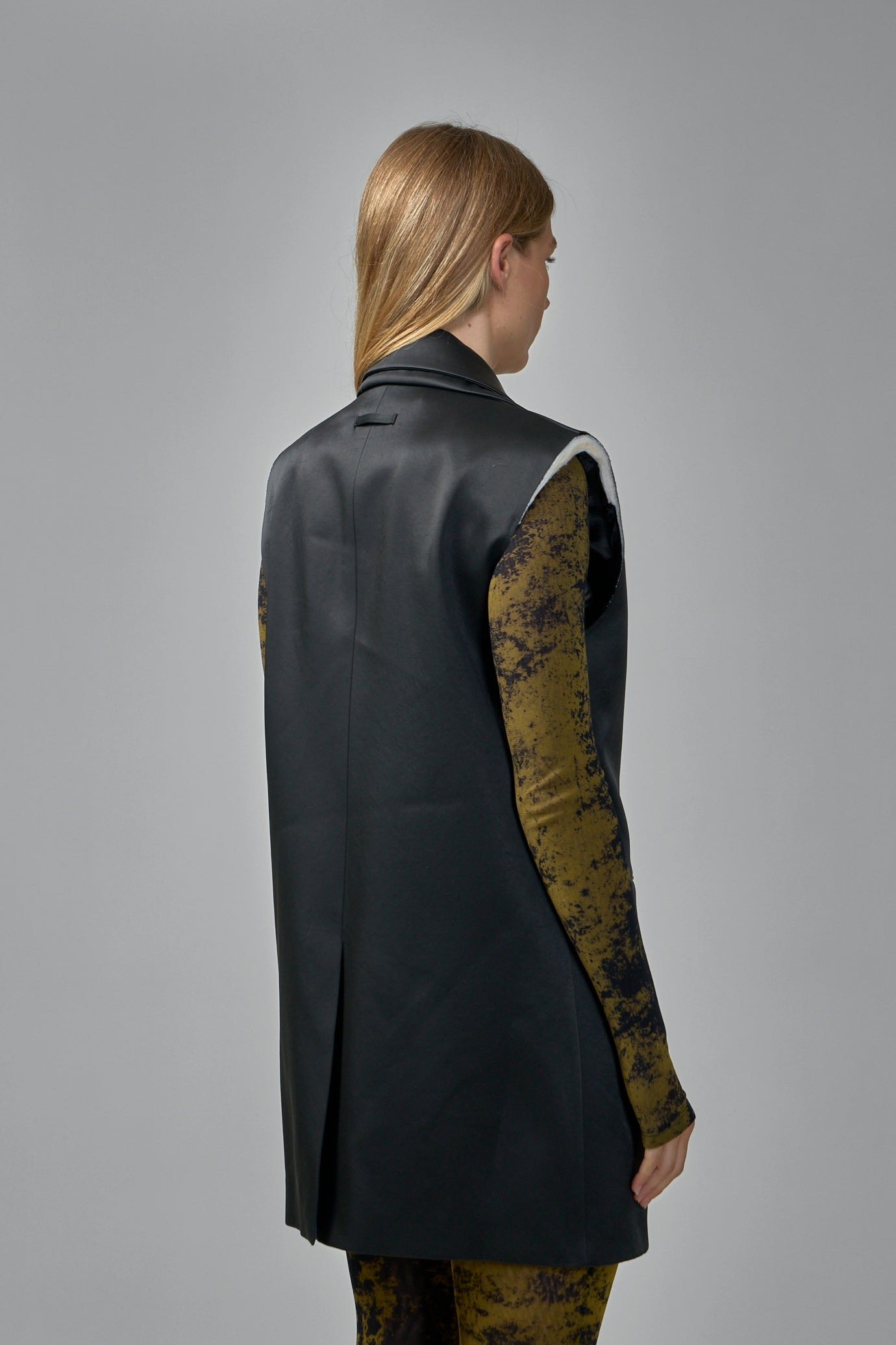 Double-Layer Sleeveless Jacket - 3