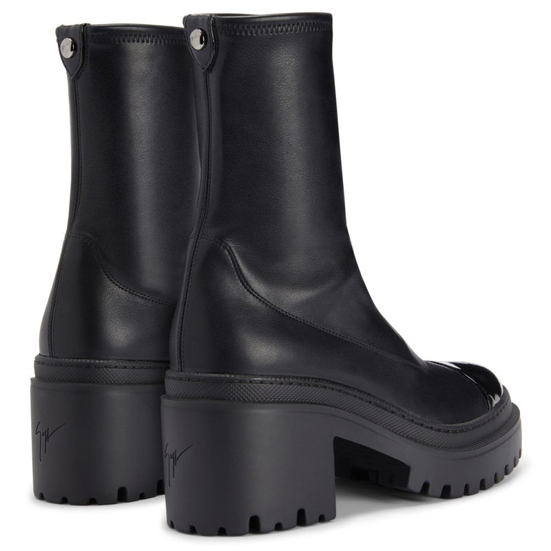 Giuseppe Zanotti Lionora outlook