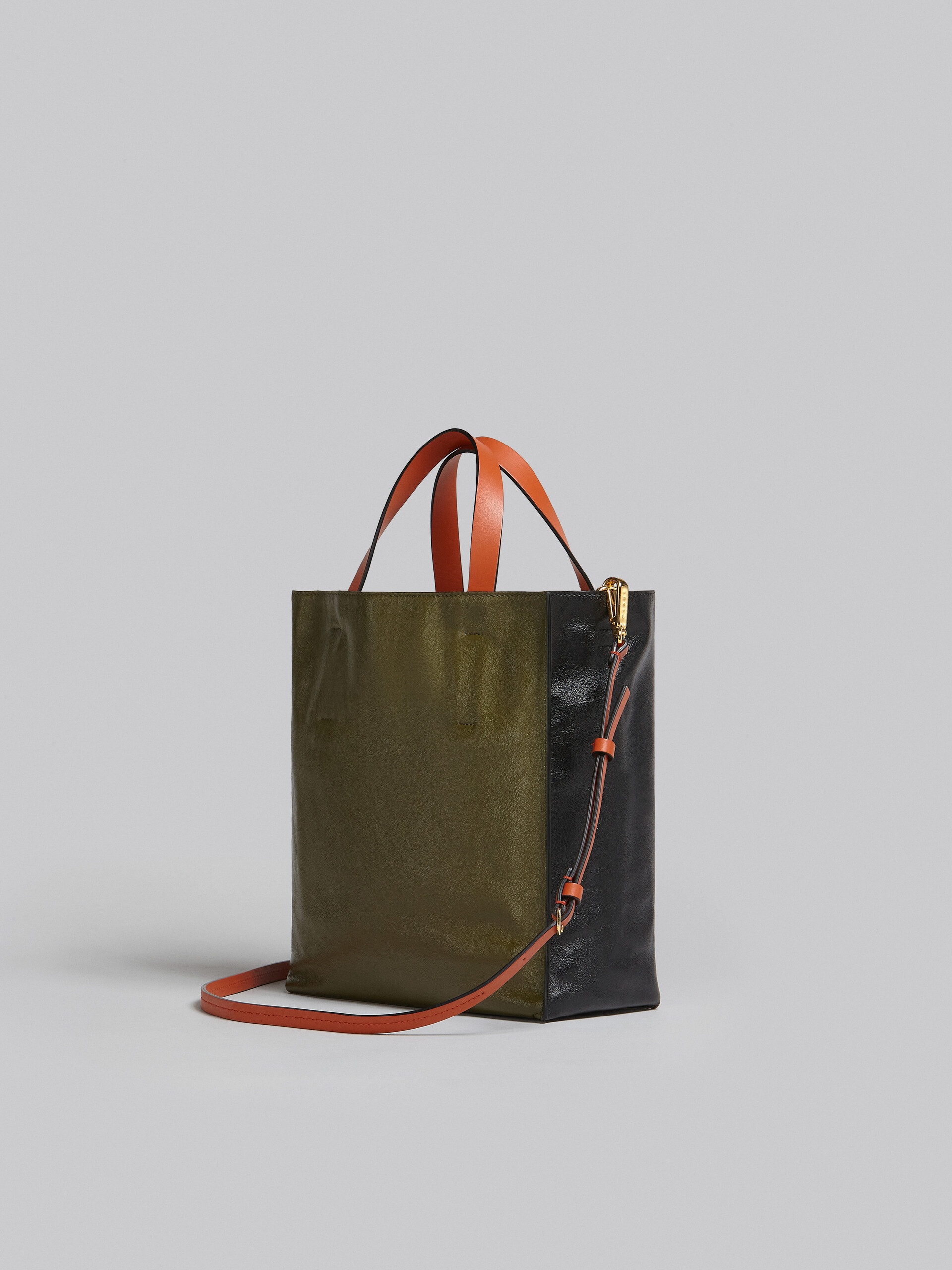 MUSEO SOFT SMALL BAG IN BLACK AND GREEN LEATHER - 3
