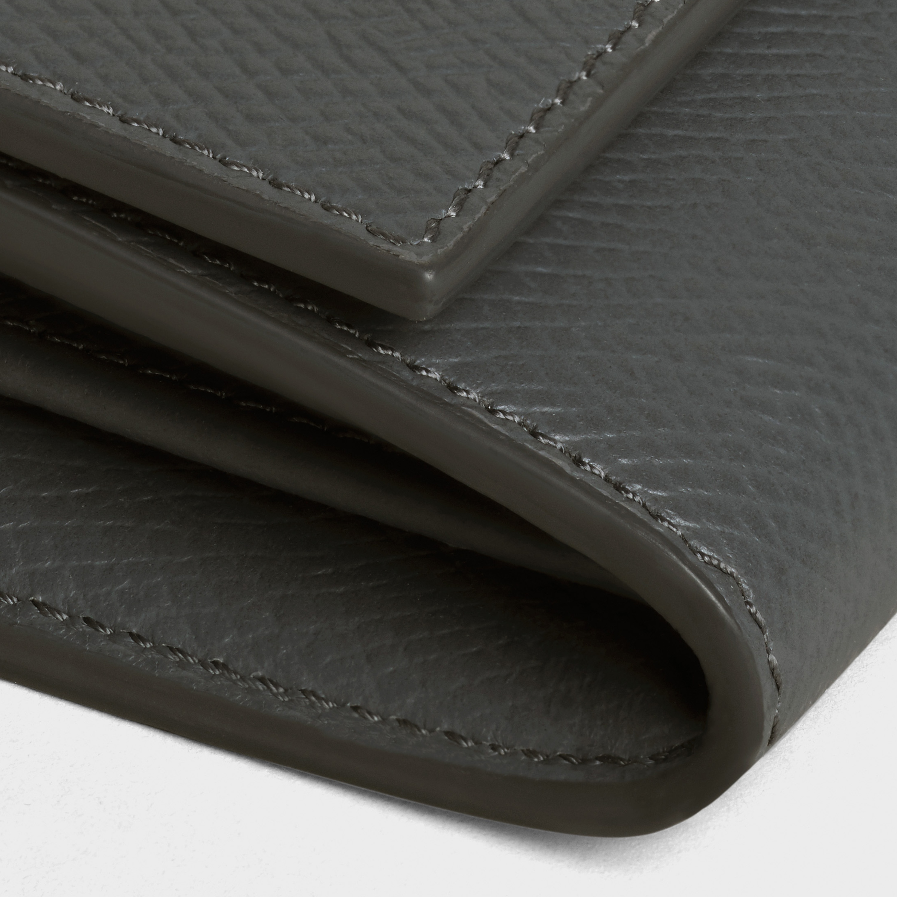 Large flap wallet in Grained calfskin - 5