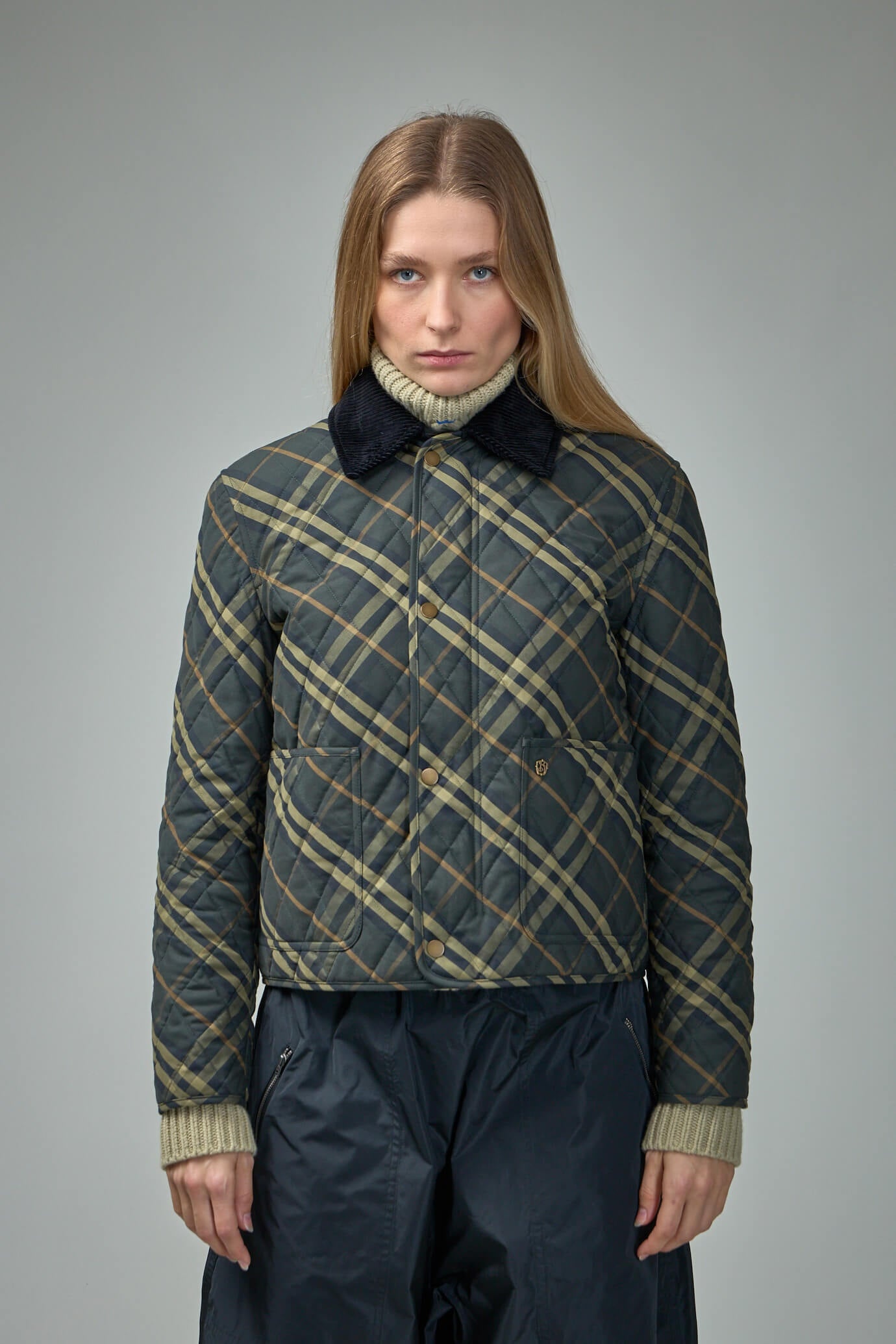 ジャケット Burberry Cropped Check Quilted Barn Jacket Burberry Cropped Check Quilted Barn Jacket | labelsfashion
