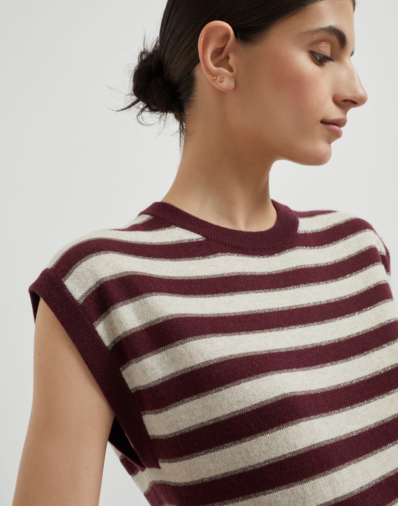 Cashmere sweater vest with sparkling stripes - 3