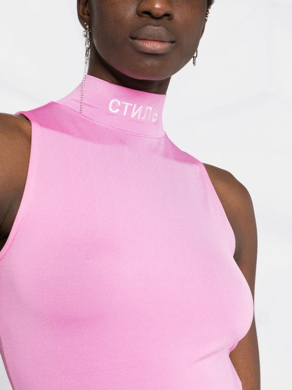 logo-patch sleeveless top - 8