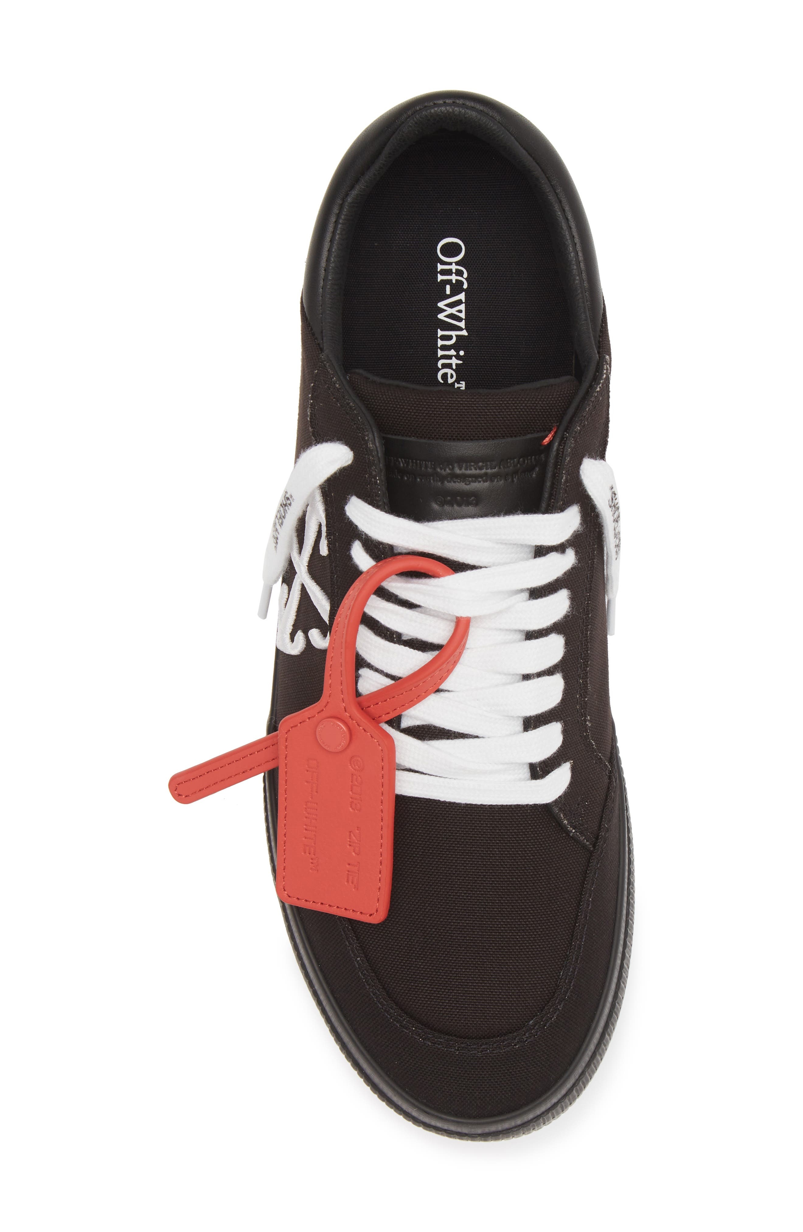 Off-White Arrow Canvas Low Top Sneaker in Black - 5