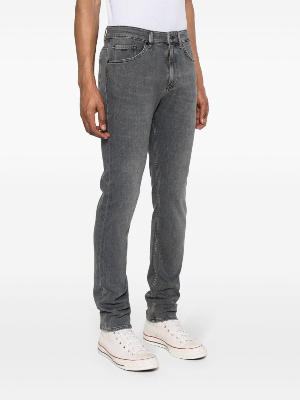 logo-patch tapered jeans - 3