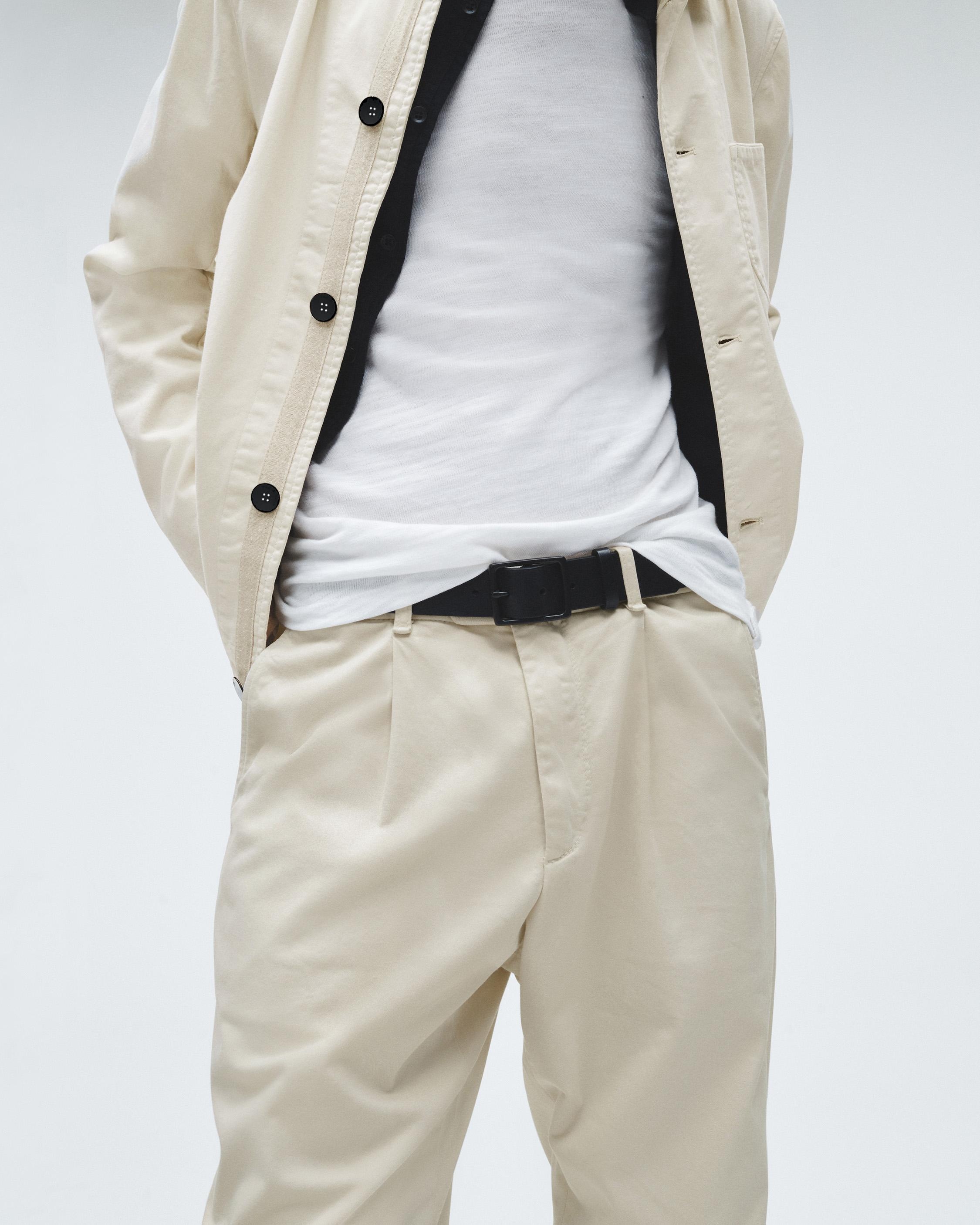 Pleated Cotton Chino
Classic Fit - 6