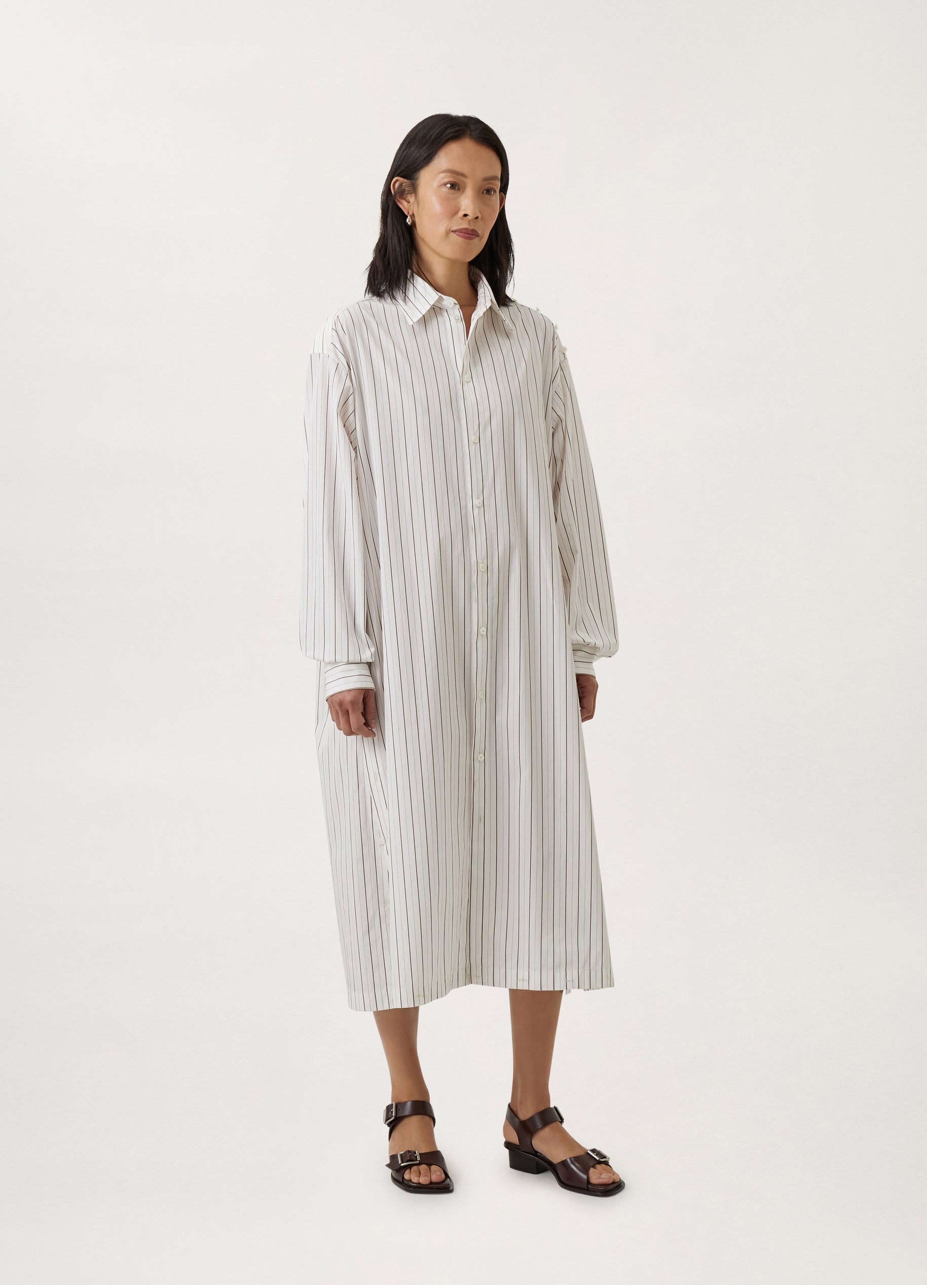 PLAYFUL BUTTONED SHIRT DRESS
FINE STRIPED SHIRT - 2