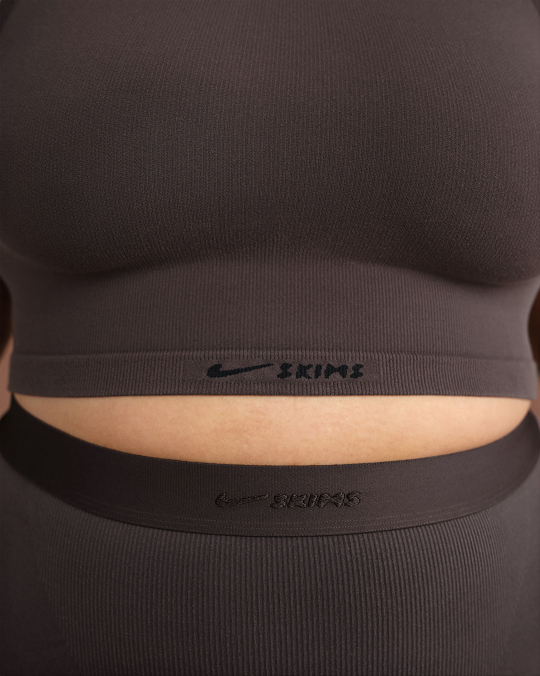 NikeSKIMS Vintage Seamless Women's Mock-Neck Long-Line Bra - 10