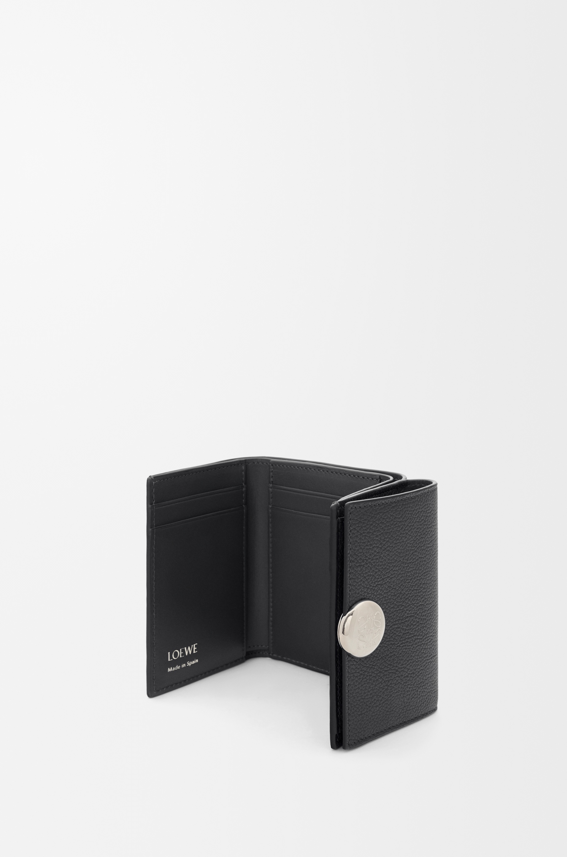 Pebble trifold wallet in pebble grain calfskin - 4
