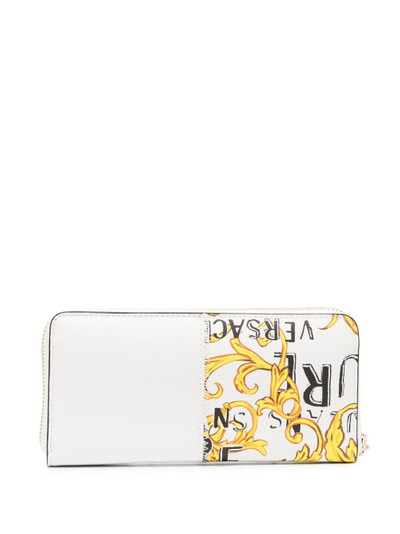 VERSACE JEANS COUTURE logo-print zipped wallet outlook