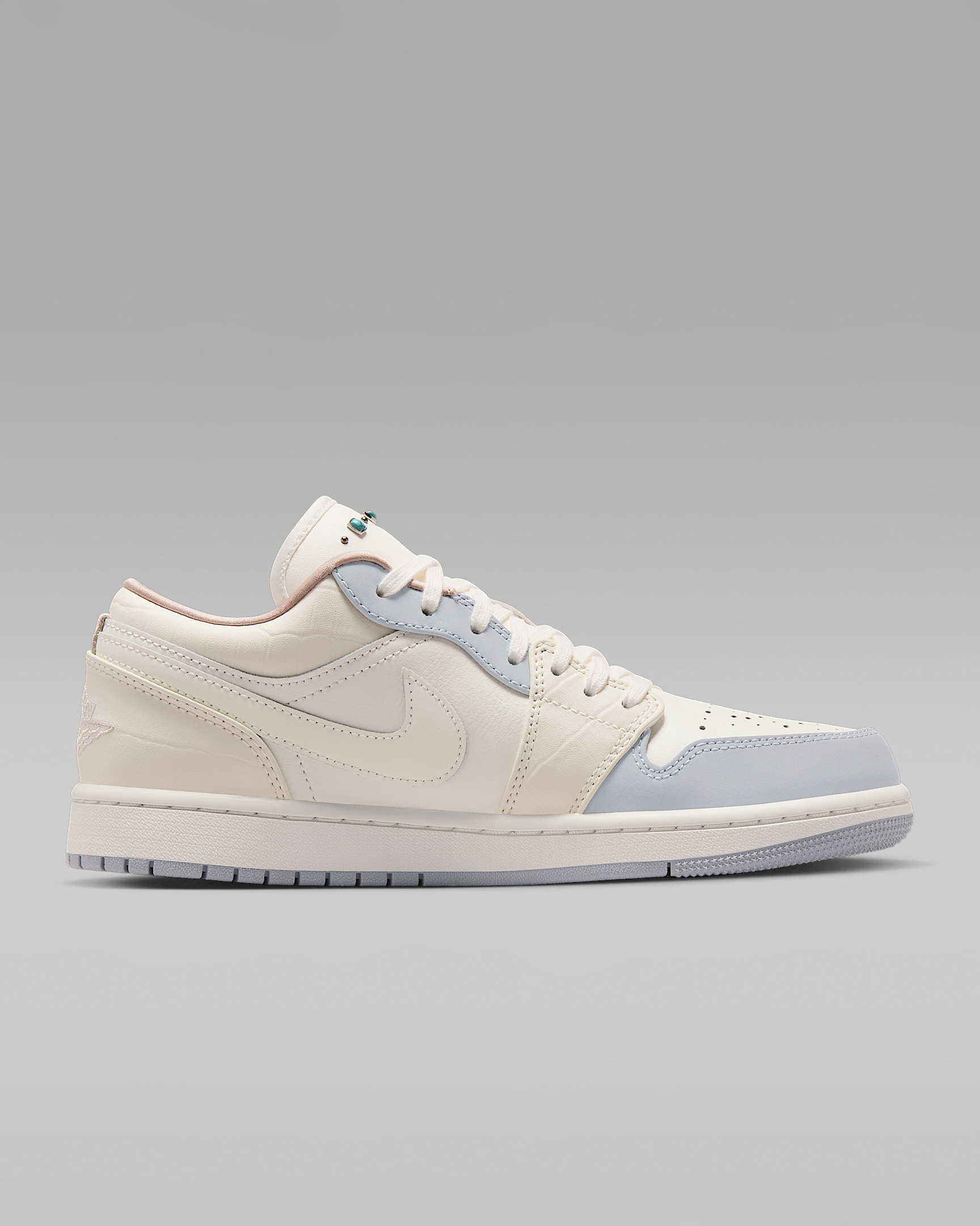 Air Jordan 1 Low Women's Shoes - 3