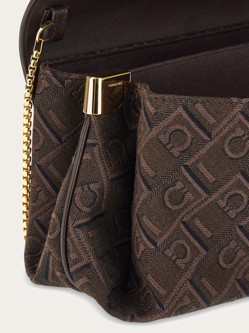 Front flap crossbody bag (M) 9