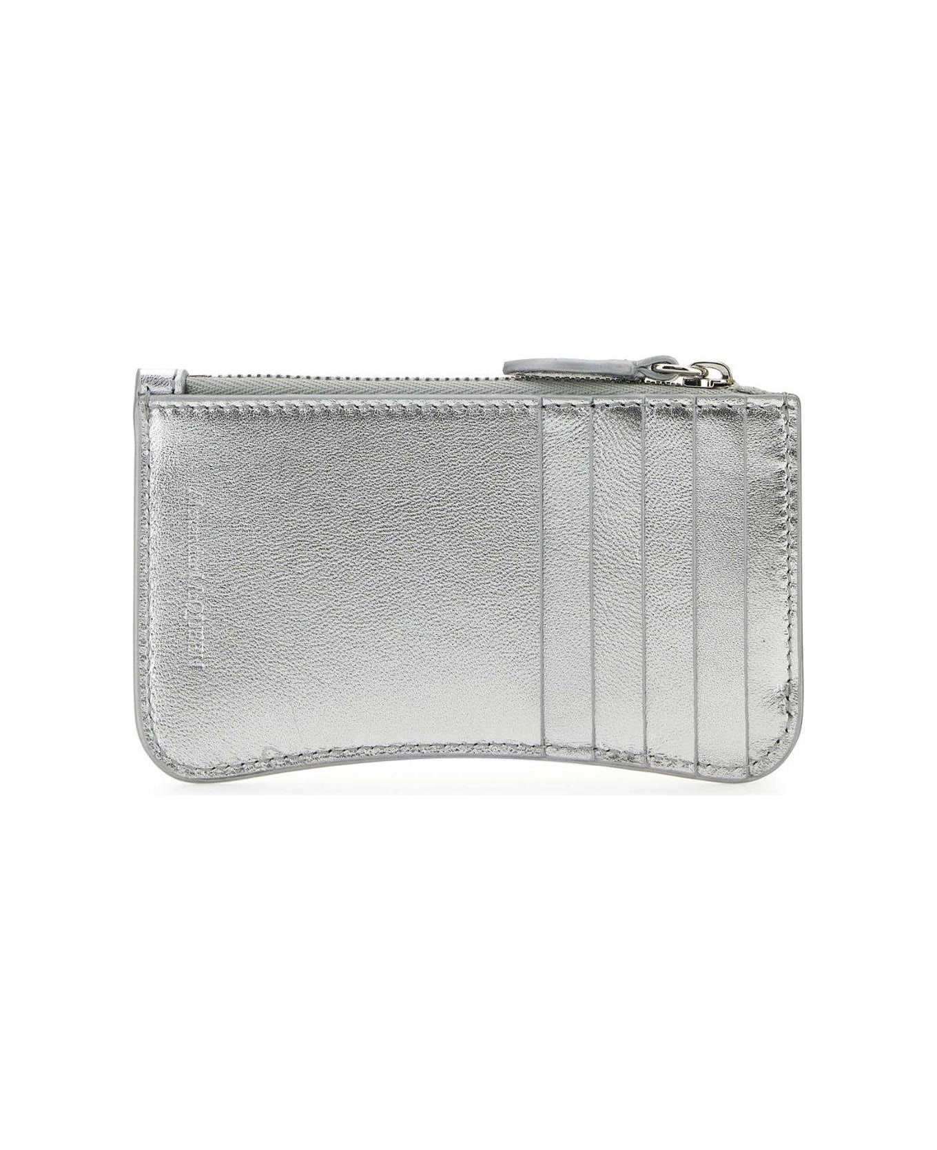 Logo Embossed Zipped Wallet - 2