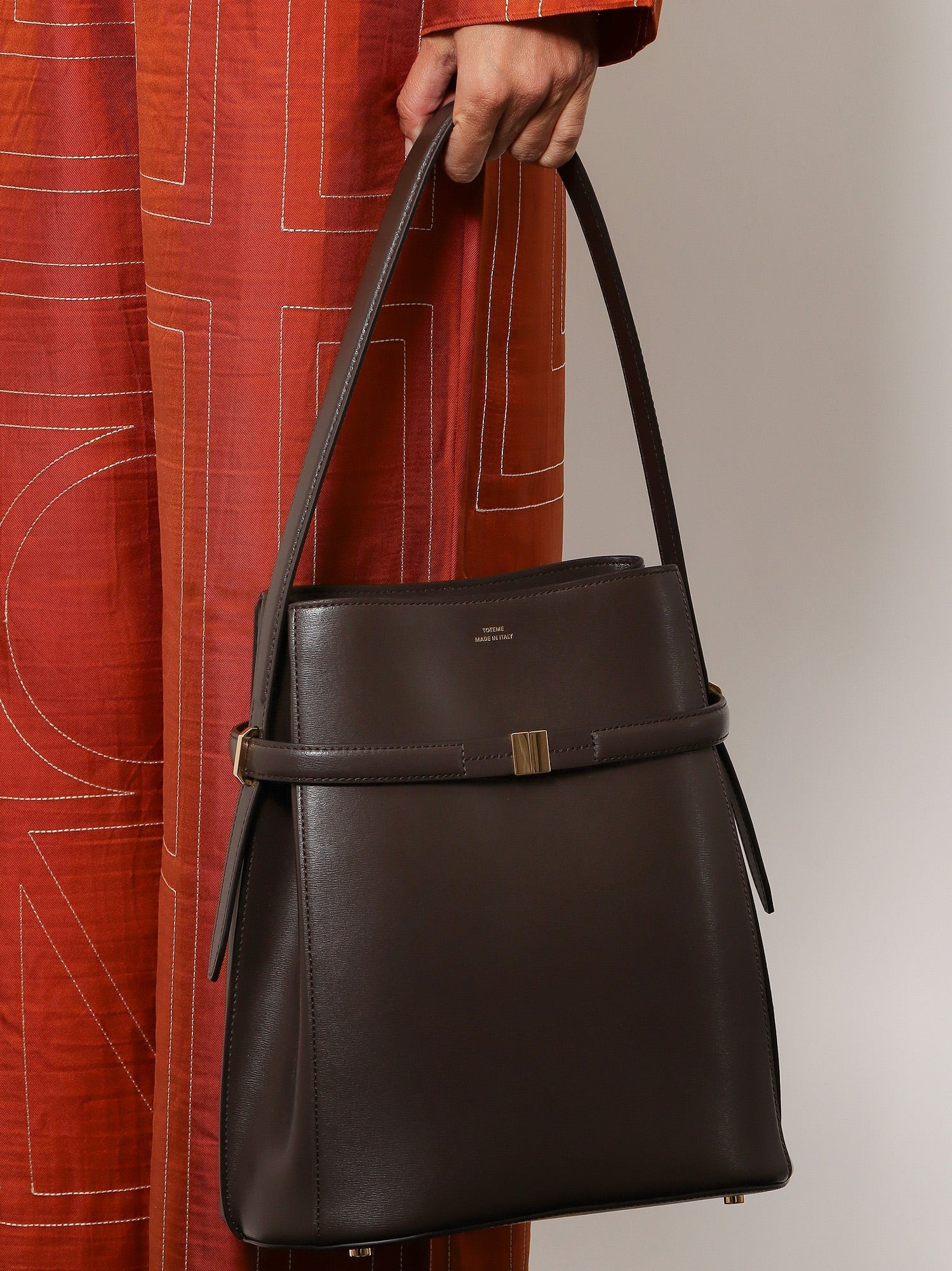 Toteme Women Leather Bucket Bag With Frontal Strap - 2