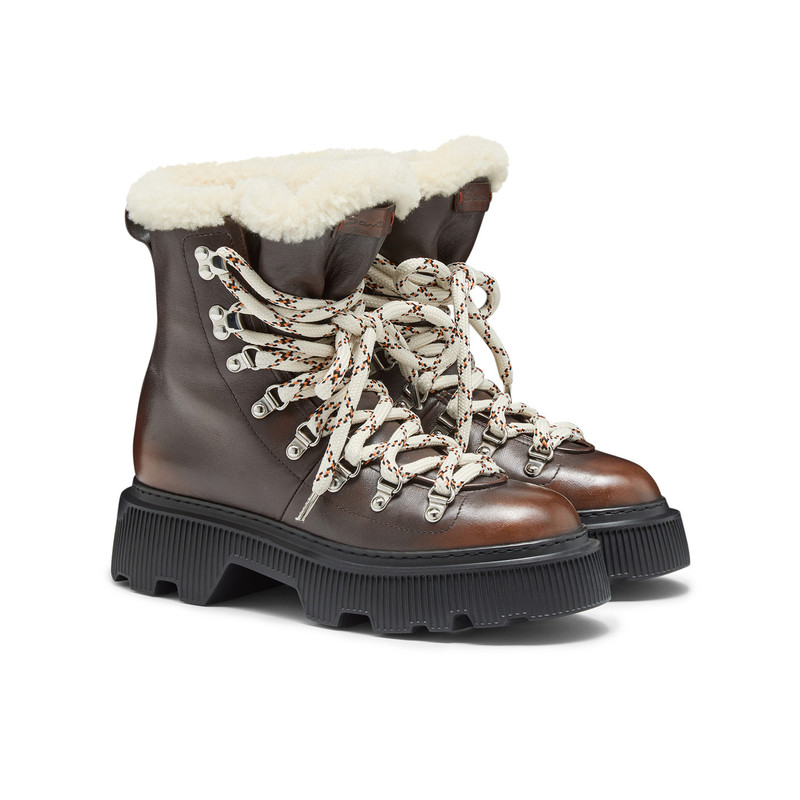 Women's brown leather hiking boot with fur 3