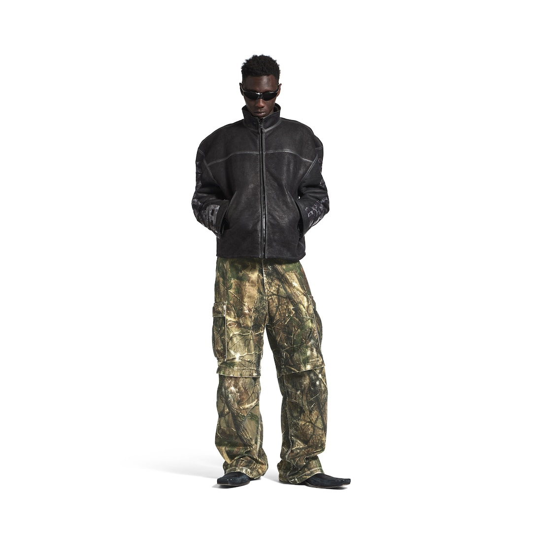 Men's Baggy Cargo Pants in Brown - 2
