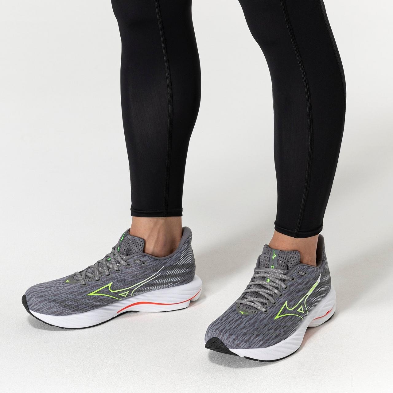 Men's Wave Rider 28 Running Shoe - 9