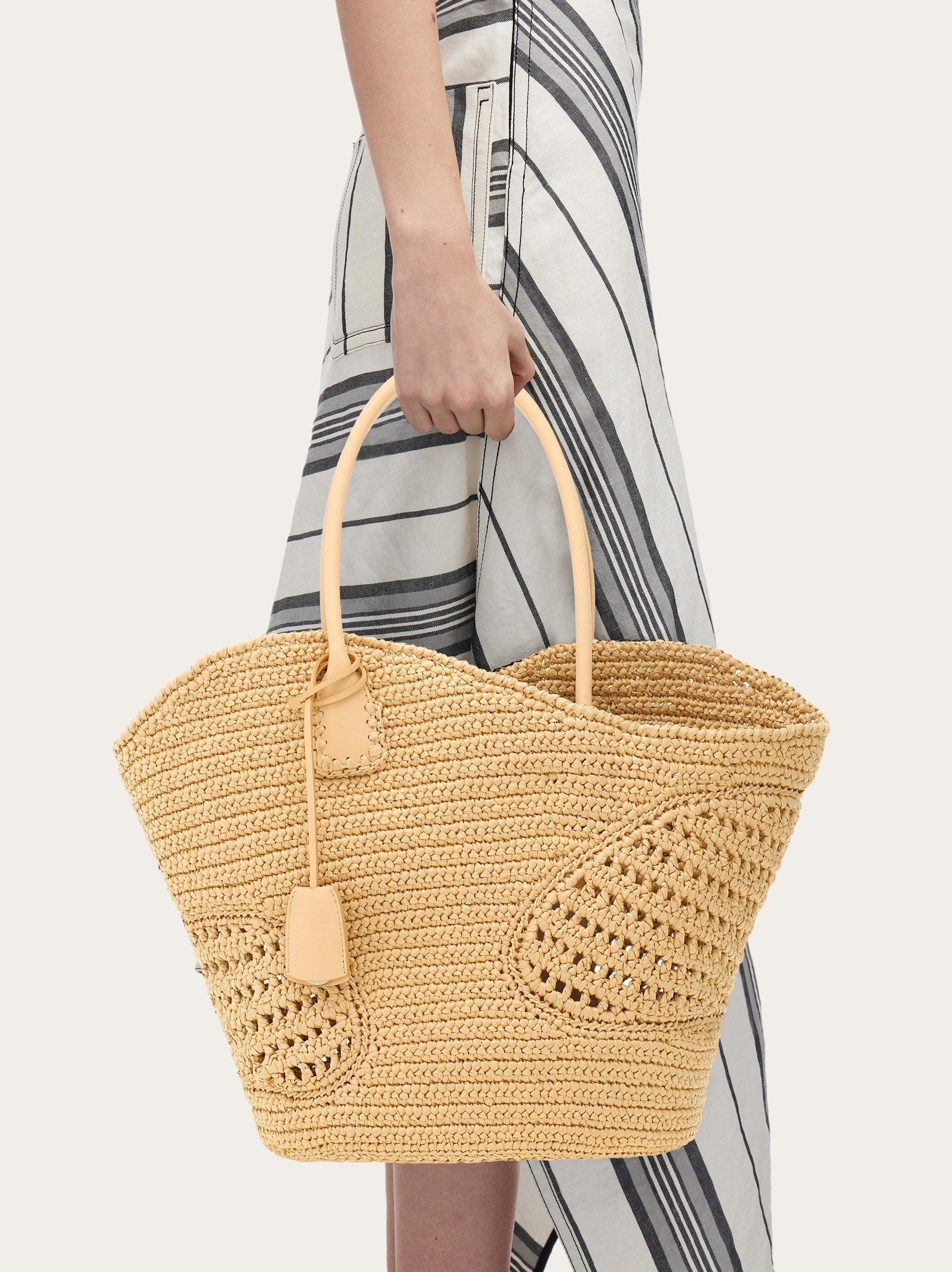 Tote bag with cut-out detailing (L) - 2