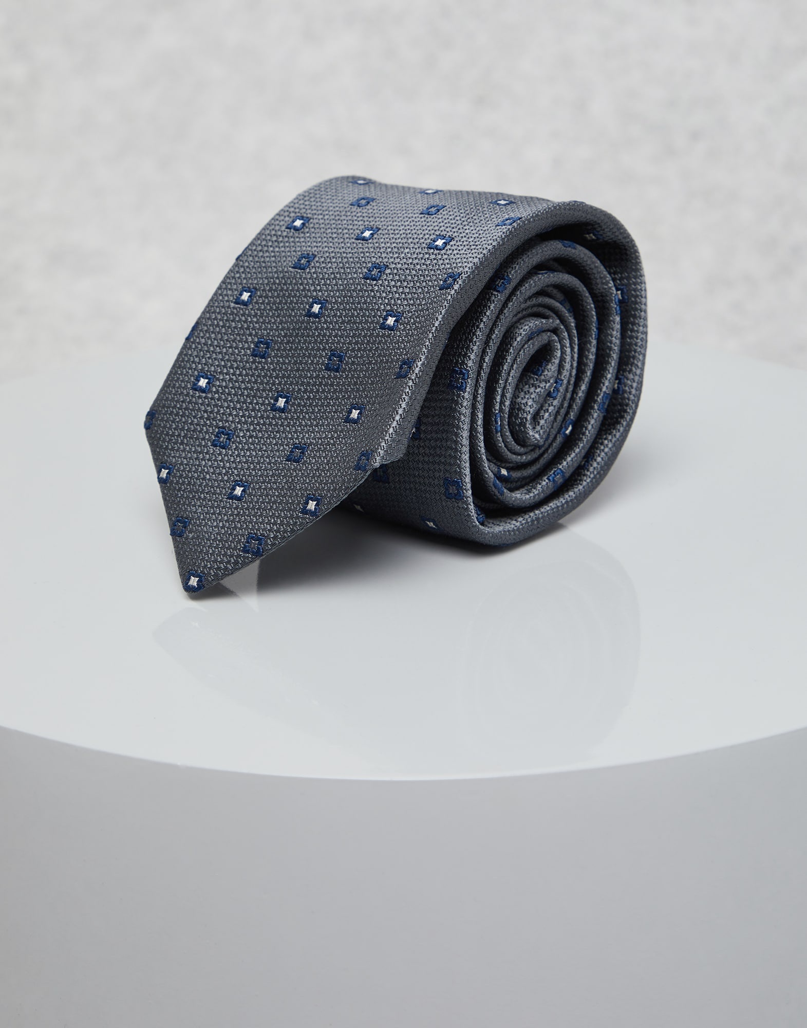 Silk tie with geometric pattern - 2