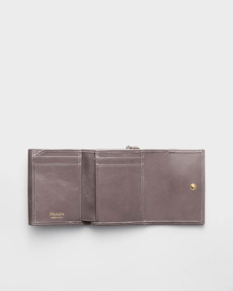 Prada Small leather wallet outlook