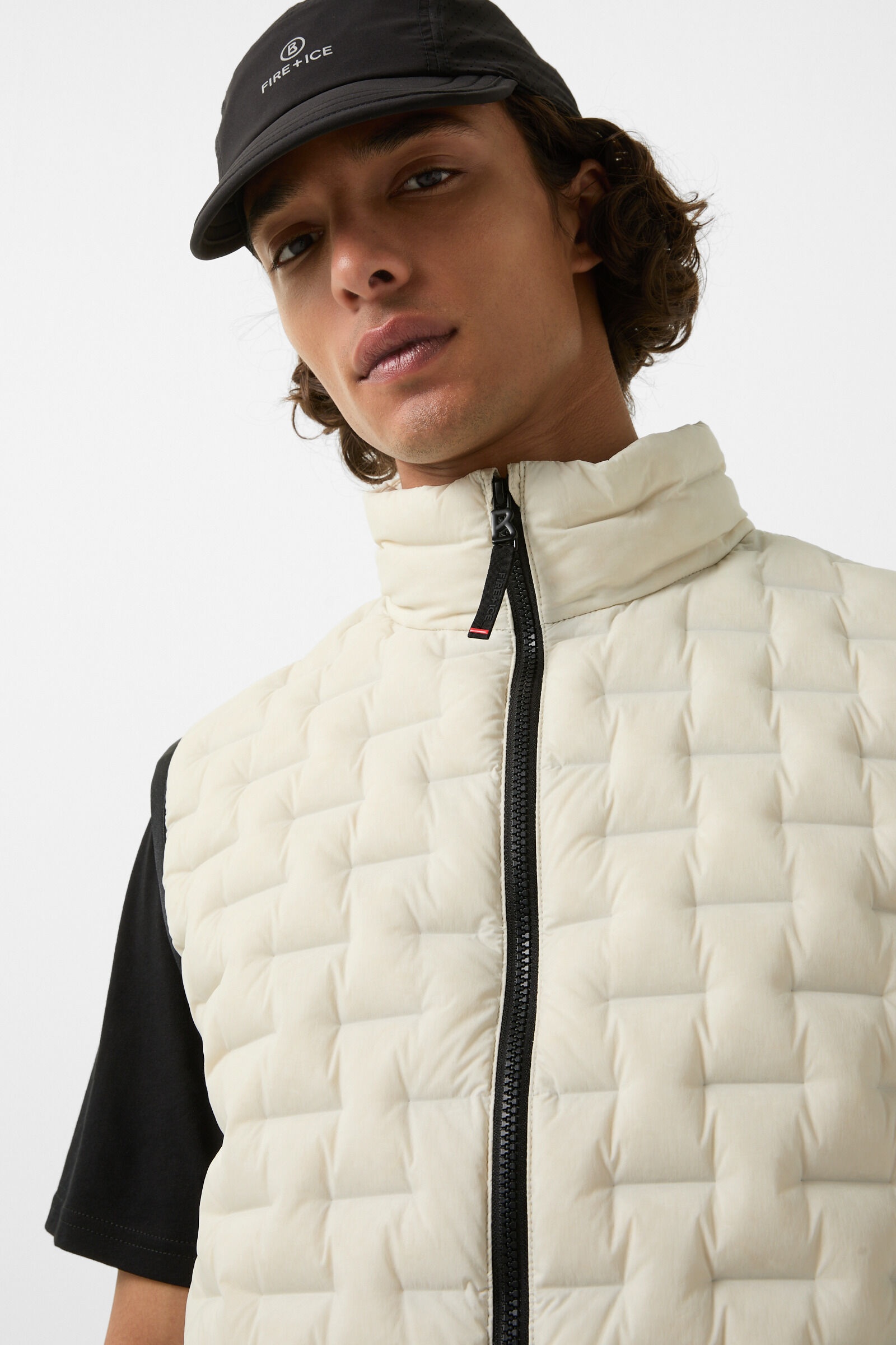 Gabriel lightweight down vest in Sand - 4