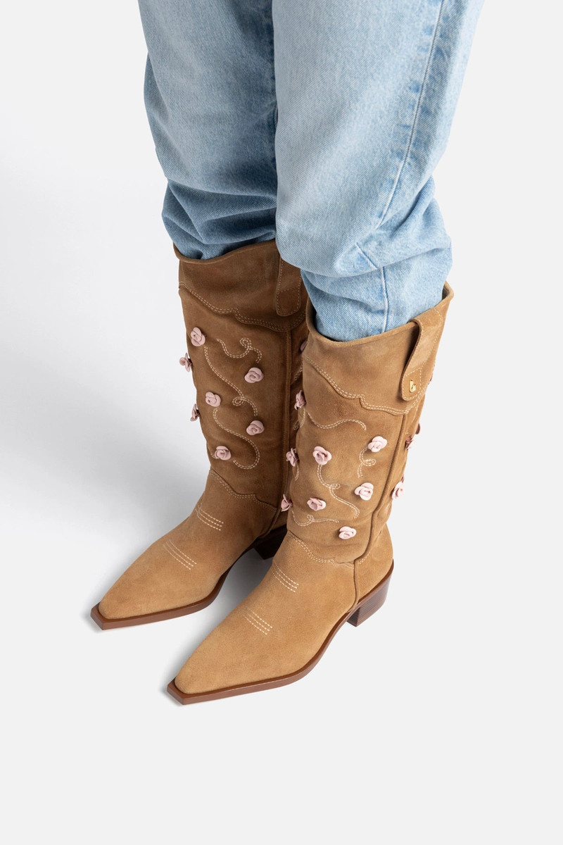 Larroudé Paloma Boot In Peanut Suede And Tulip Leather outlook