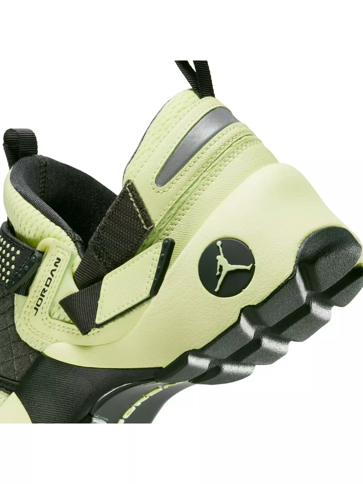 Trunner LX "Luminous Green" Women's Shoe - 6