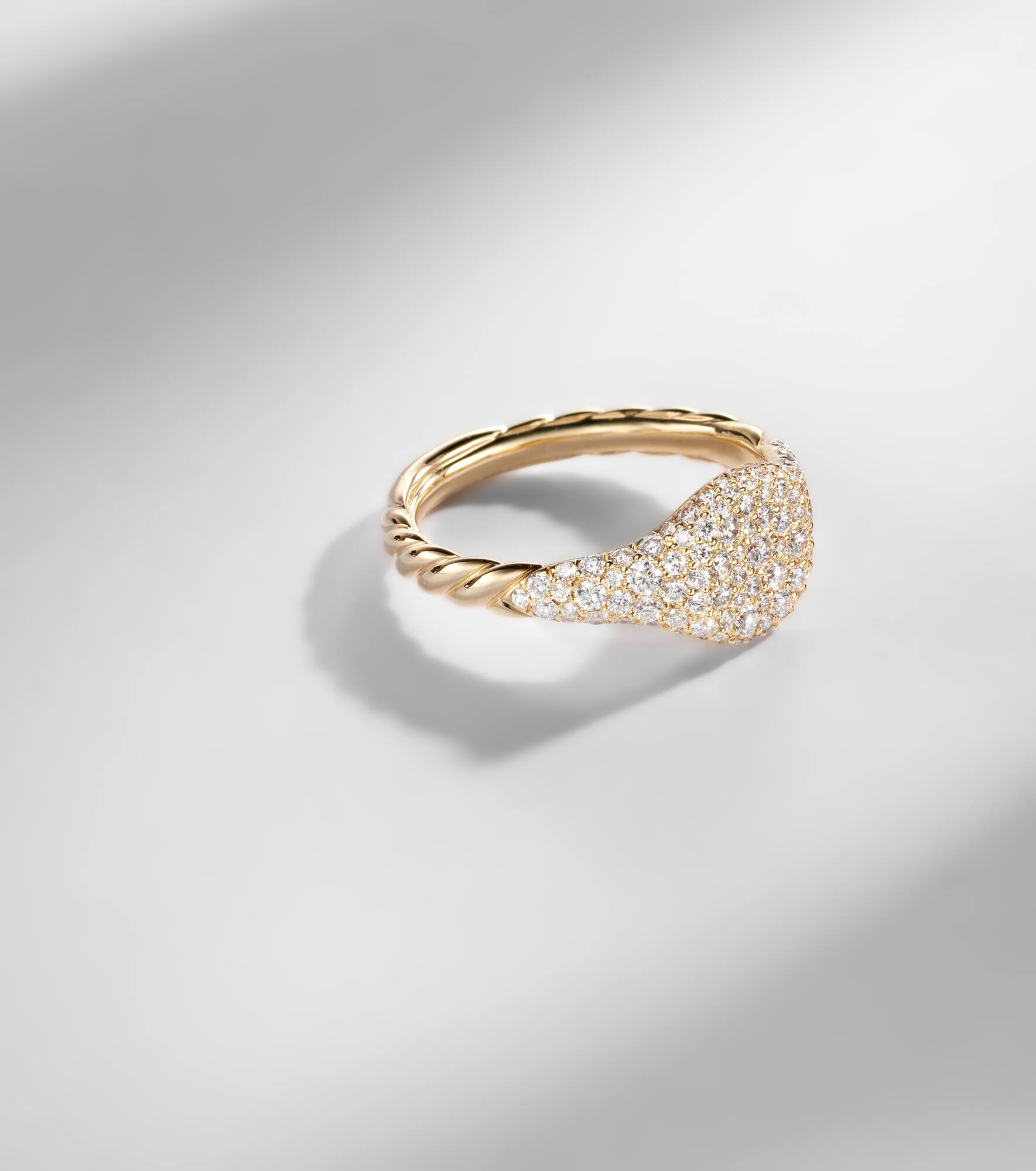 Petite Pavé 18kt gold pinky ring with diamonds - 5