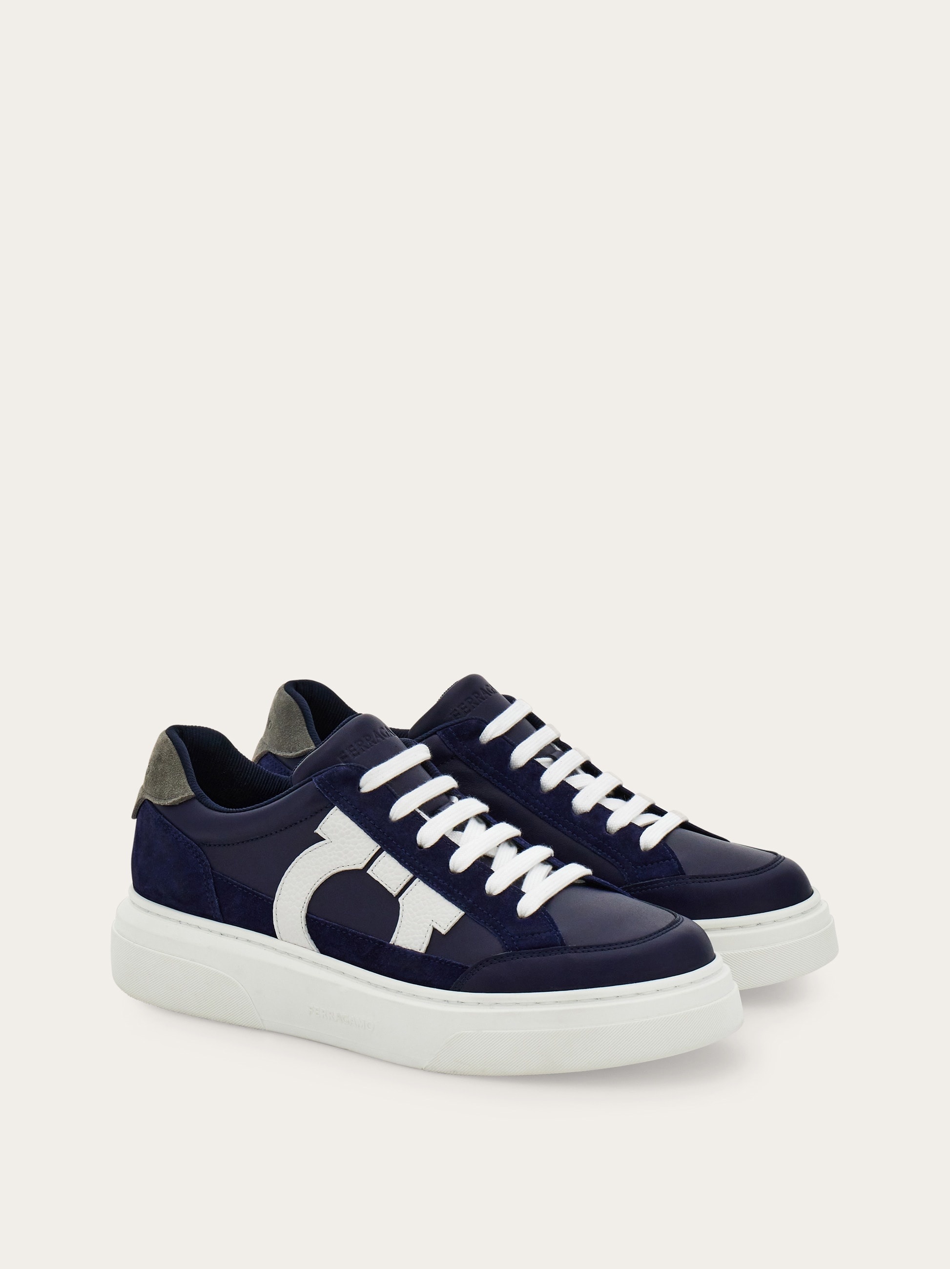 Low top sneaker with Gancini outline - 5