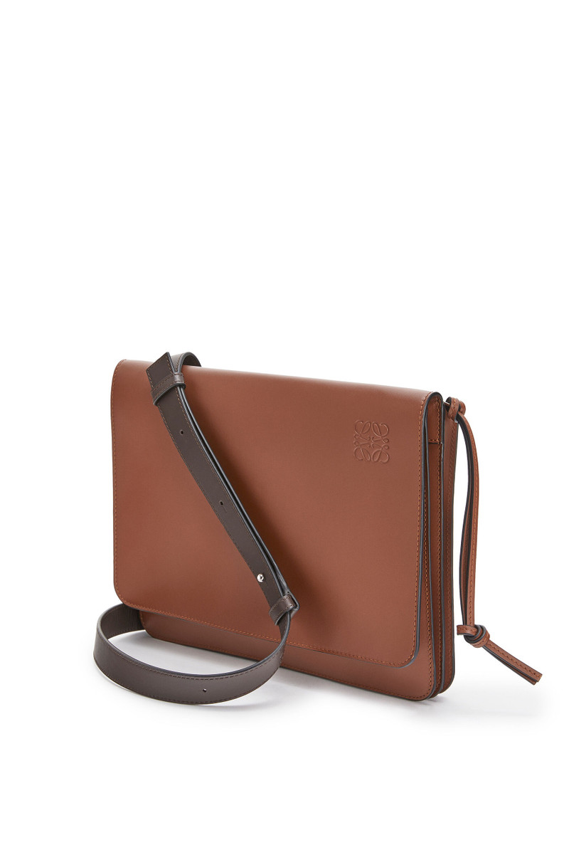 Gusset flat messenger bag in smooth calfskin 3