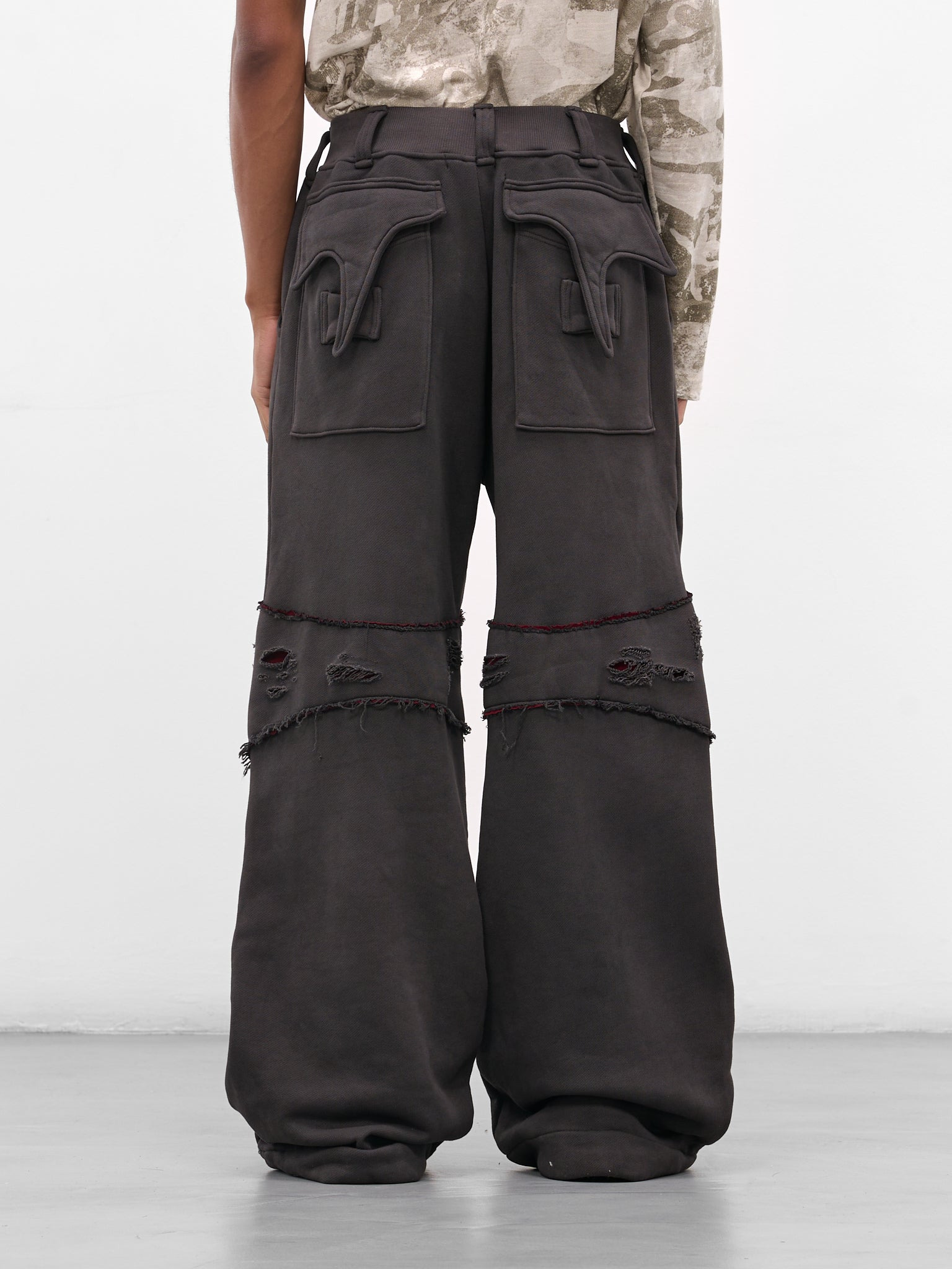 Black Apex Graphic Distressed Sweatpants - 3