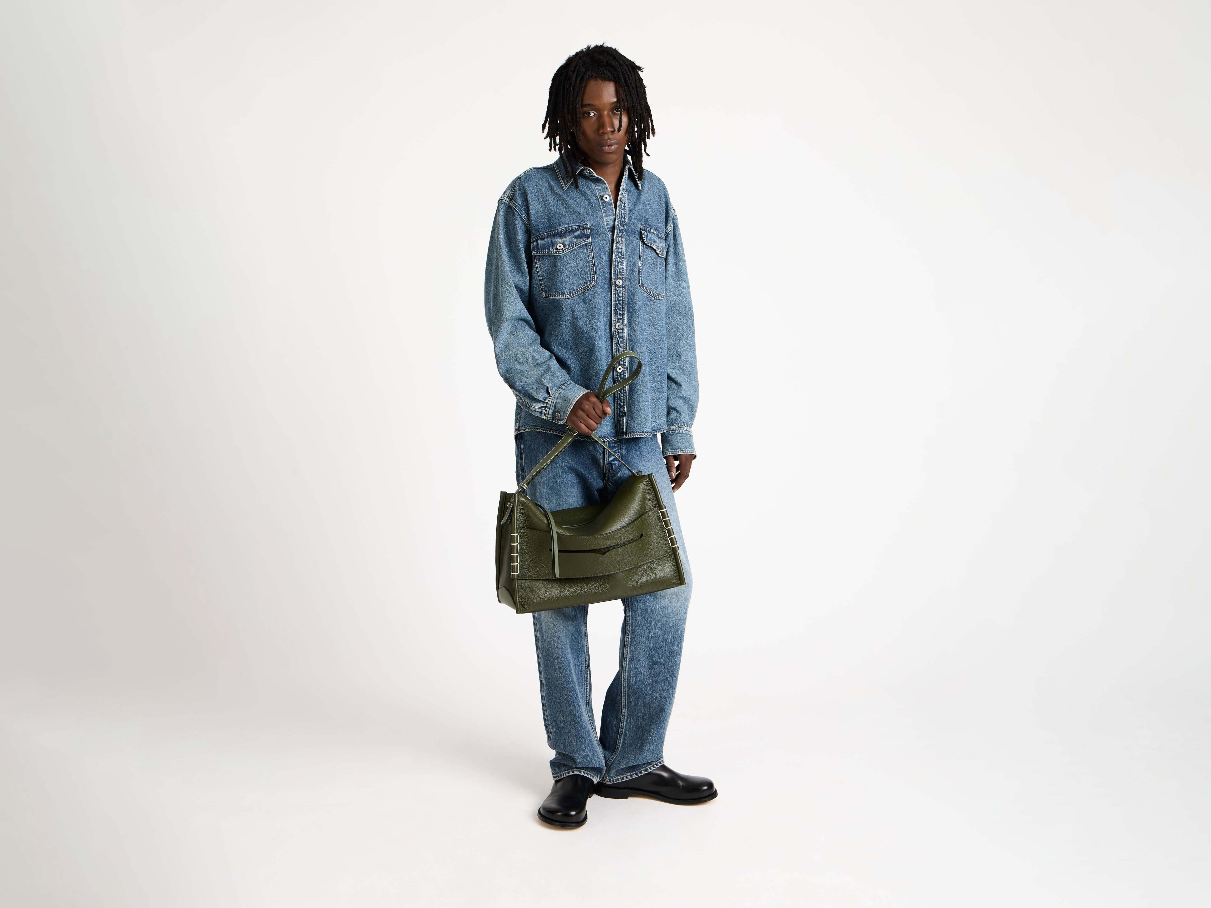 MESSENGER LOAFER BAG IN KHAKI LEATHER - 3