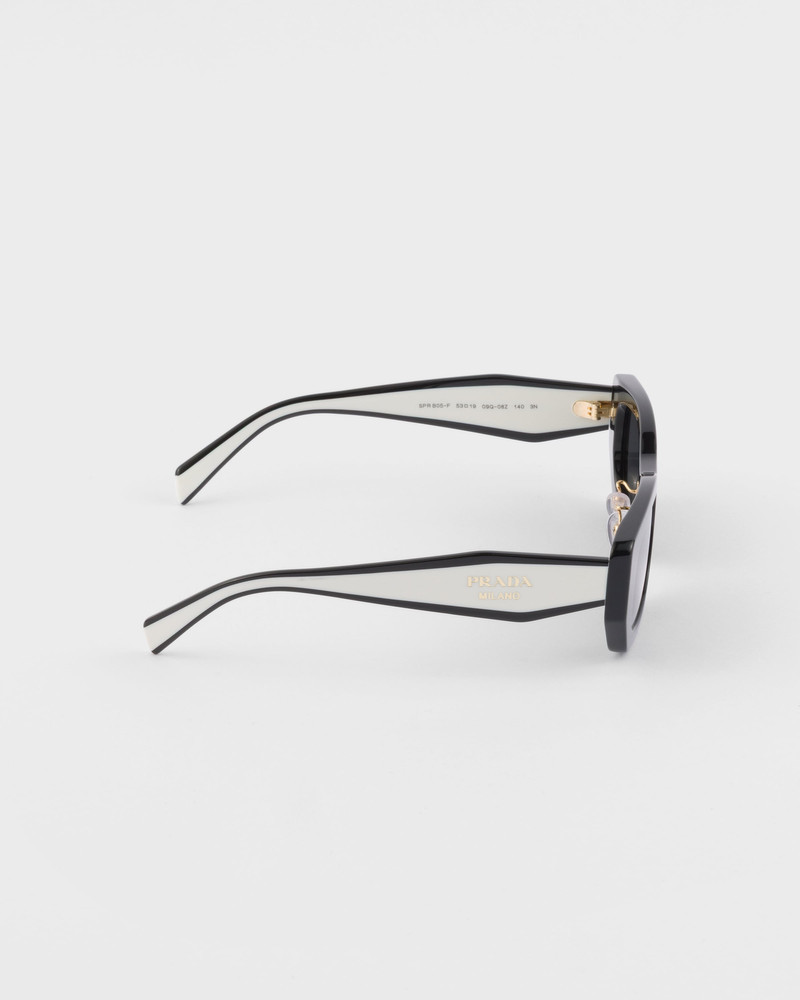 Sunglasses with the Prada logo 4
