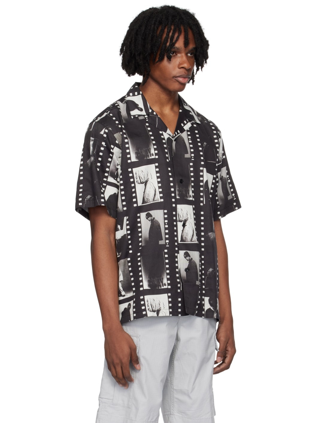 【Carhartt】S/S PHOTO STRIP SHIRT R6577 The S/S Photo Strip Shirt is made in a loose fit from