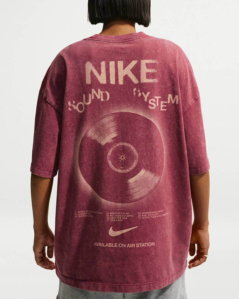 Nike Sportswear Classic Women's Oversized T-Shirt 1