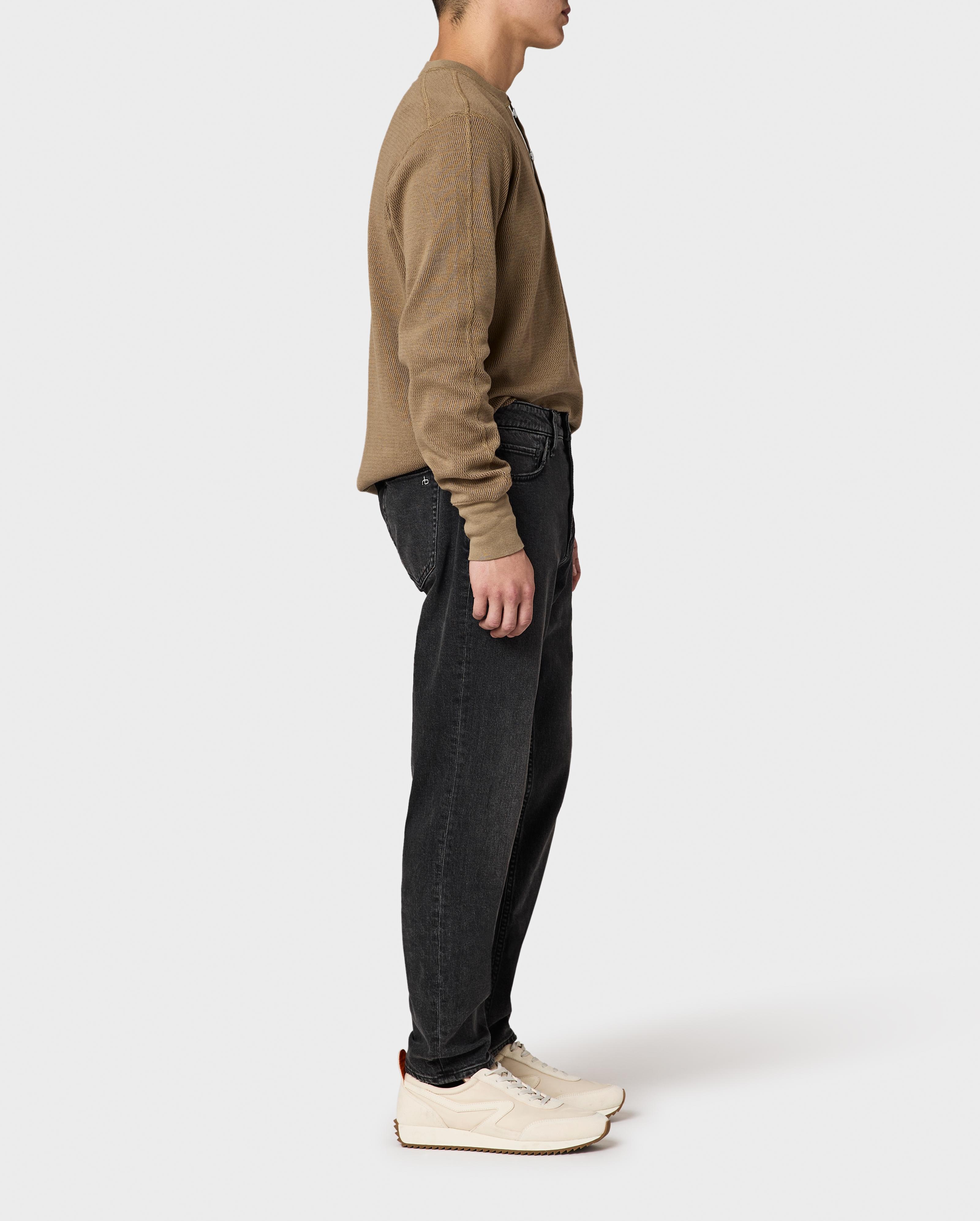 Fit 3 - Lucas
Athletic Fit Authentic Stretch Jean - 1