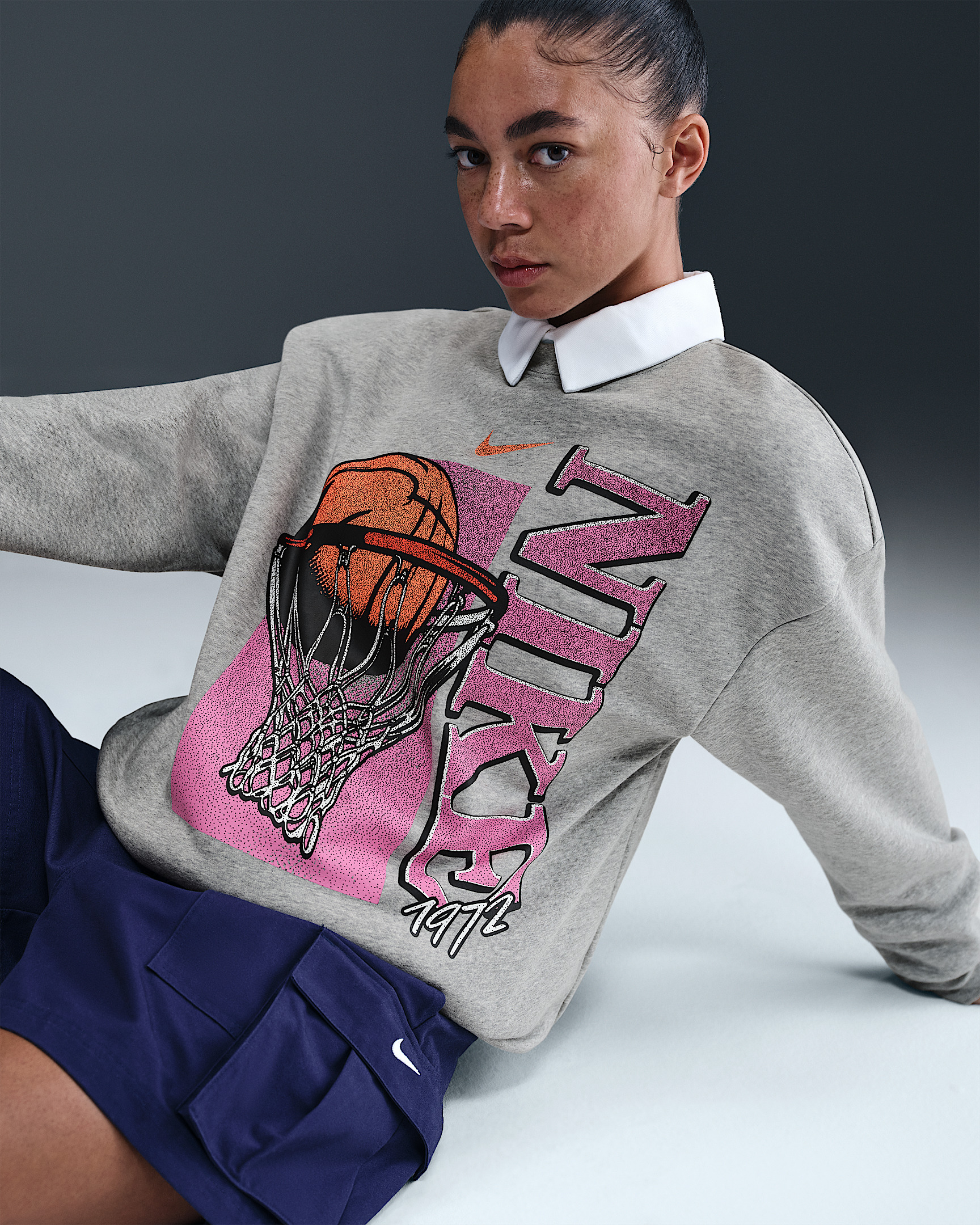 Nike Club Women's Fleece Loose Crew - 3