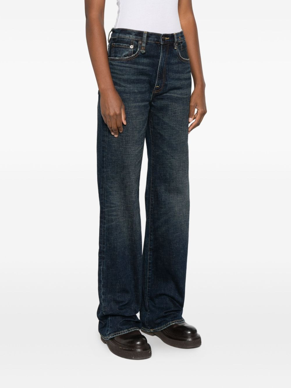 high-waisted jeans - 3