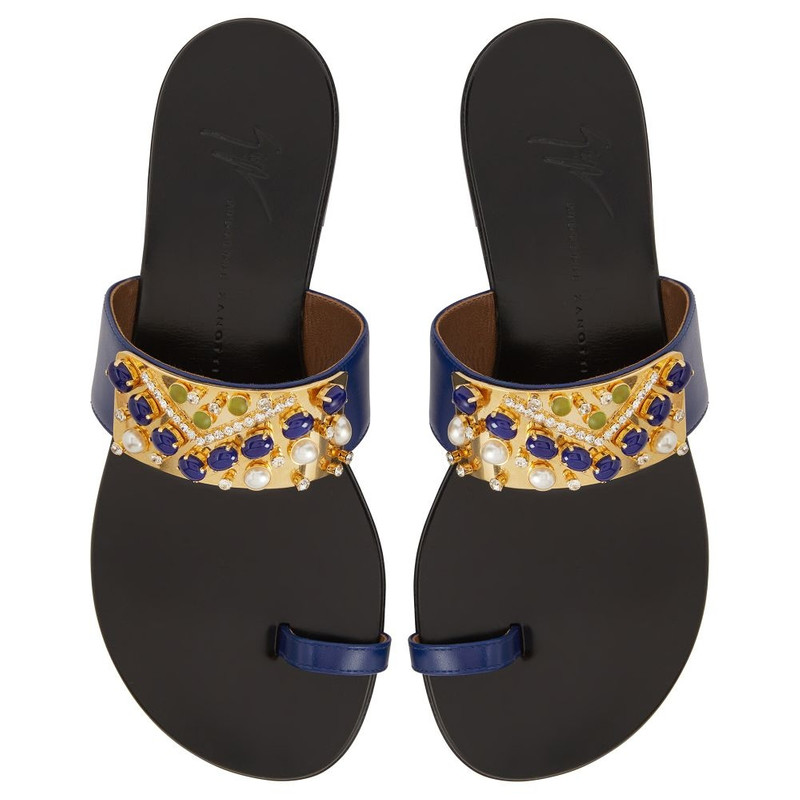 Nefertiti Flat 4
