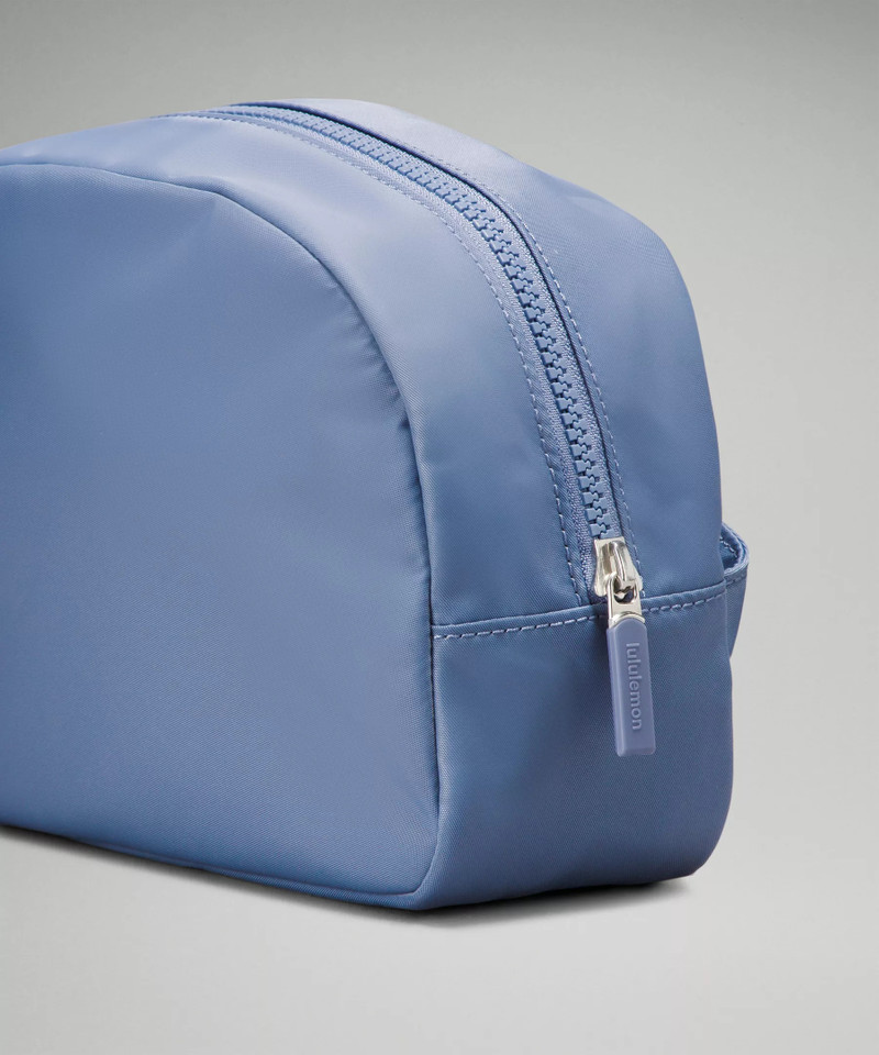 City Essentials Pouch 2L 3