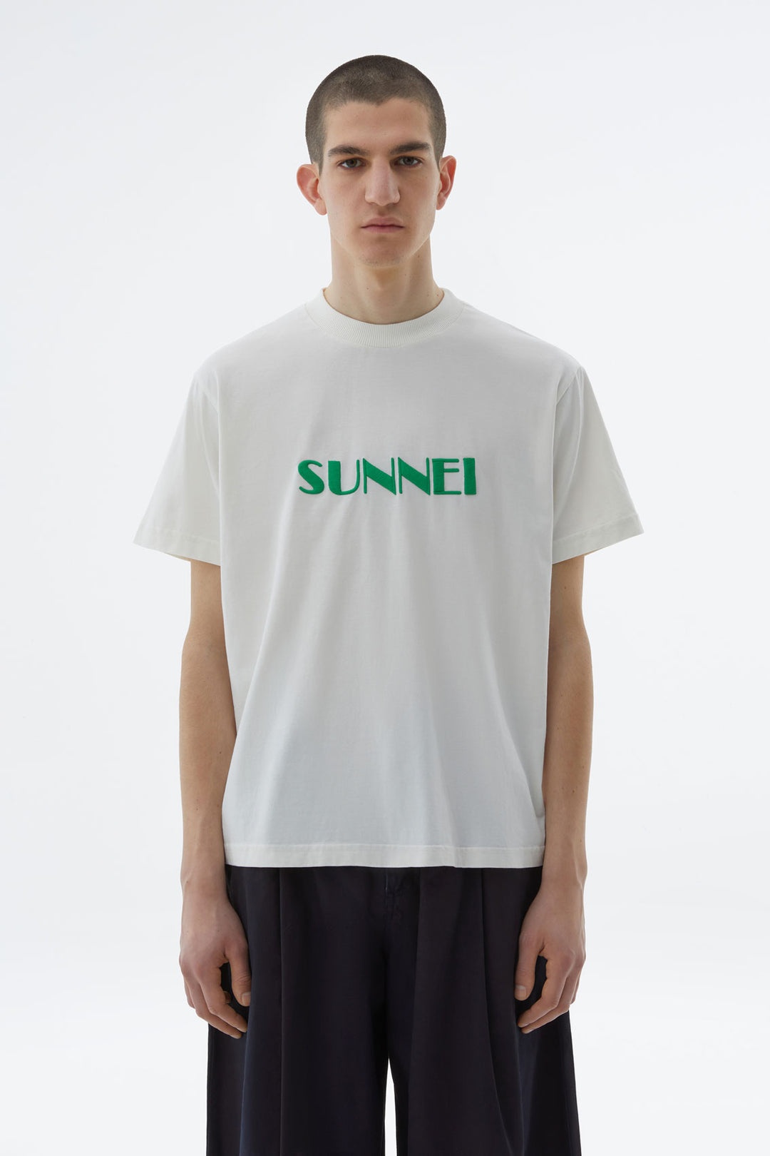 WHITE T-SHIRT WITH GREEN EMBROIDERED LOGO - 4